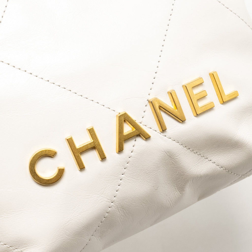 chanel-mini-22-bag-white