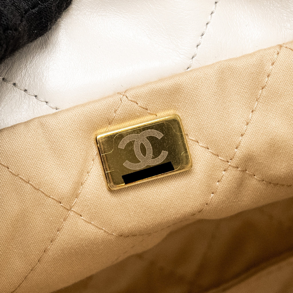 chanel-mini-22-bag-white