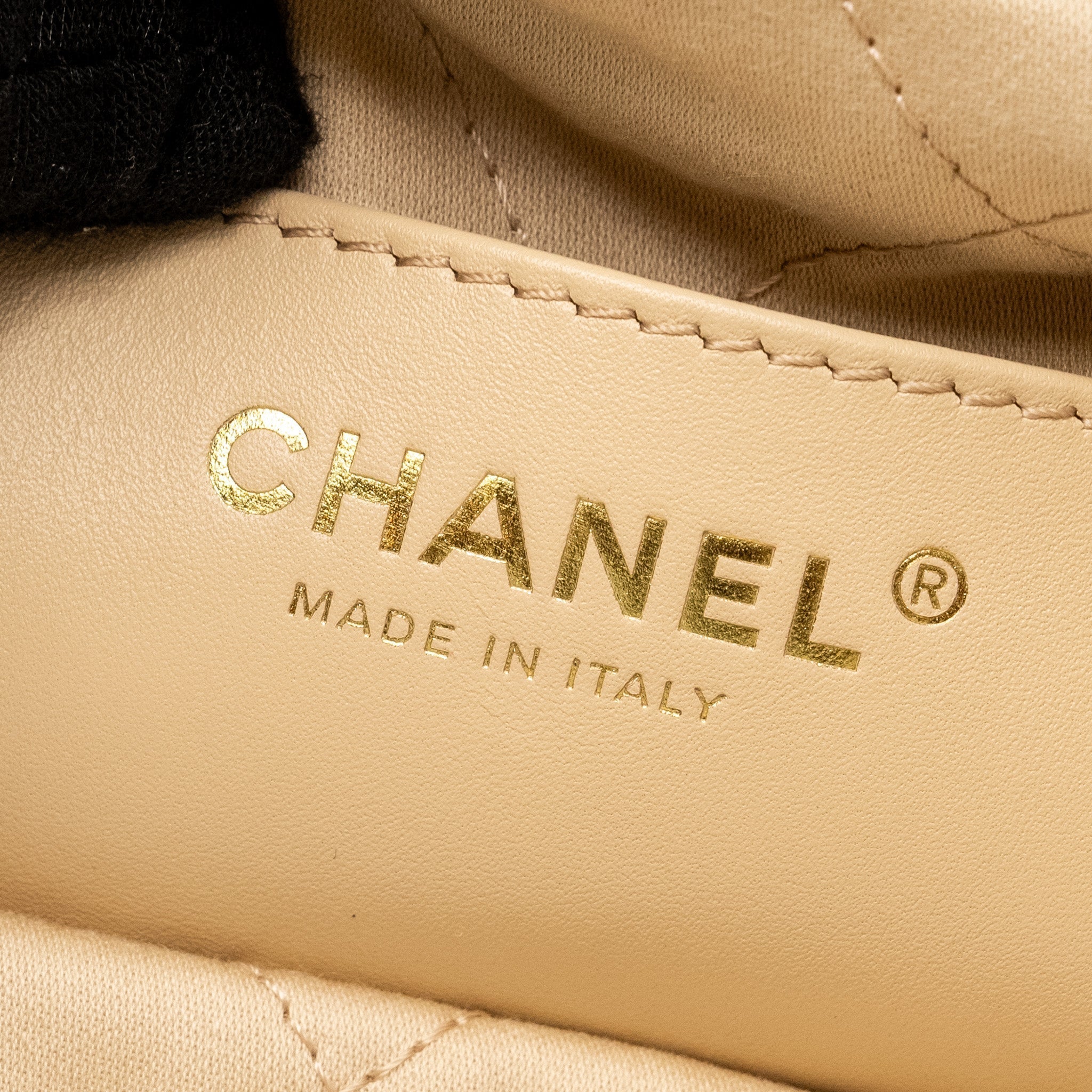 chanel-mini-22-bag-white