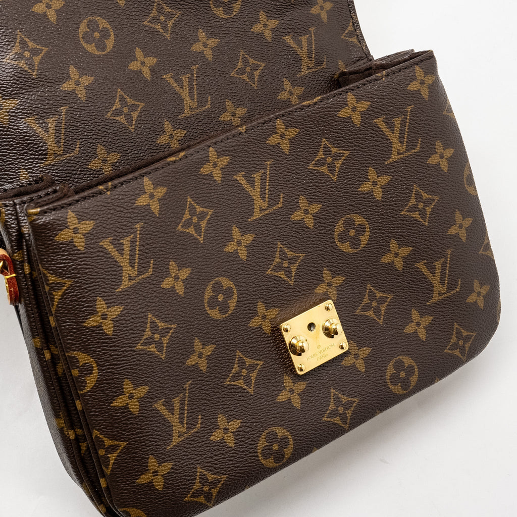 louis-vuitton-pochette-metis-monogram-canvas-ghw-27