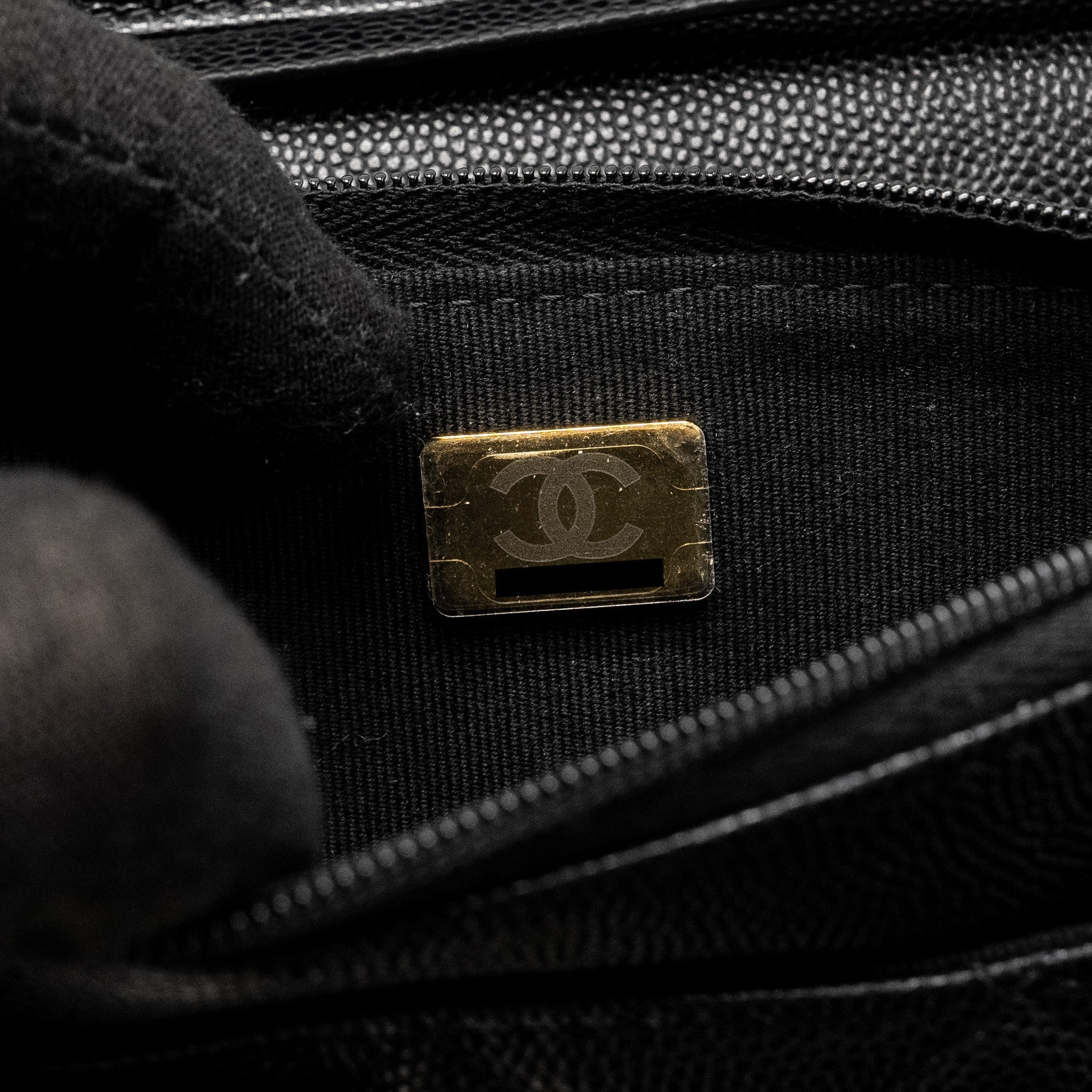 chanel-wallet-on-chain-black