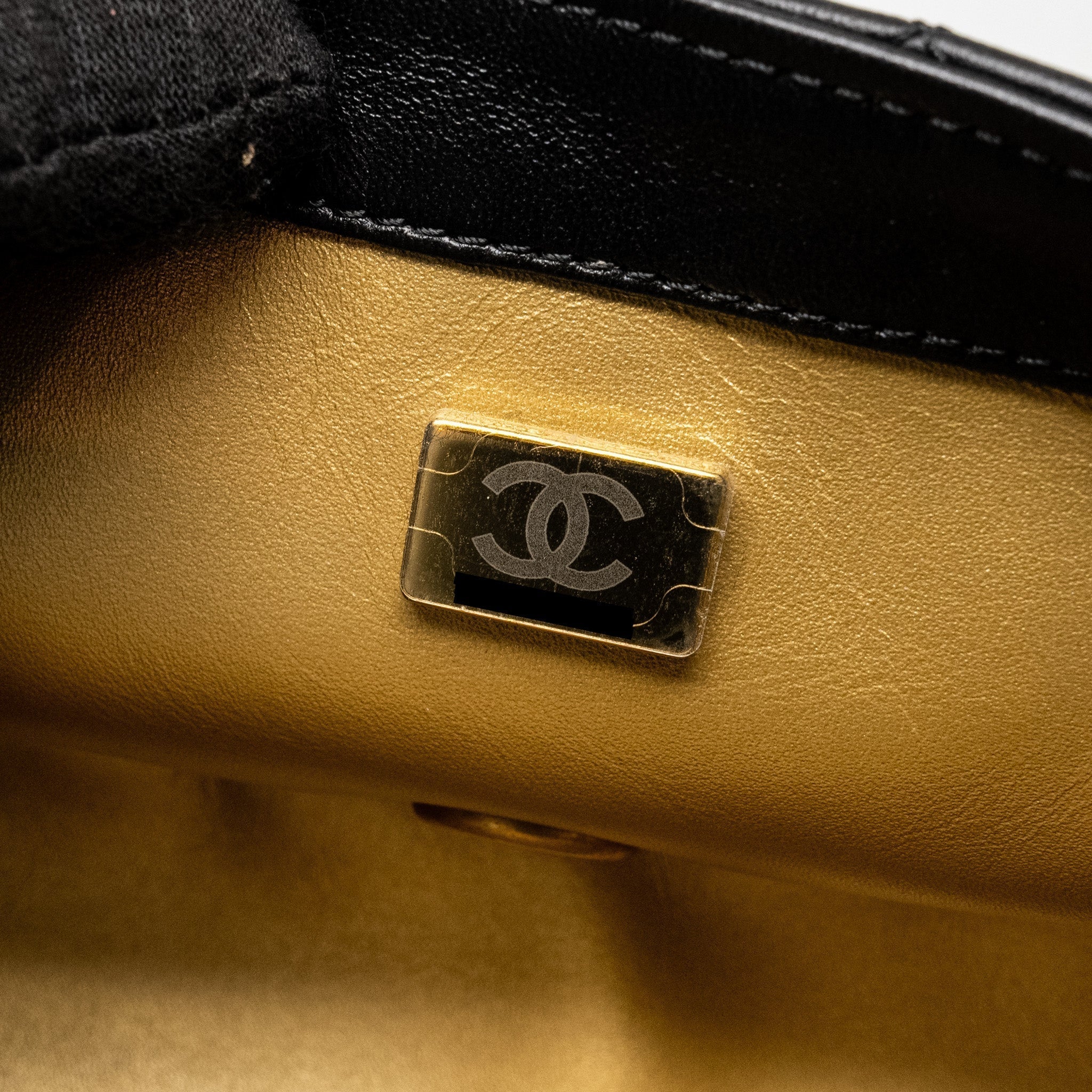 chanel-pearl-crush-mini-rectangular-flap-bag-lambskin-black-ghw-microchip-copy-1