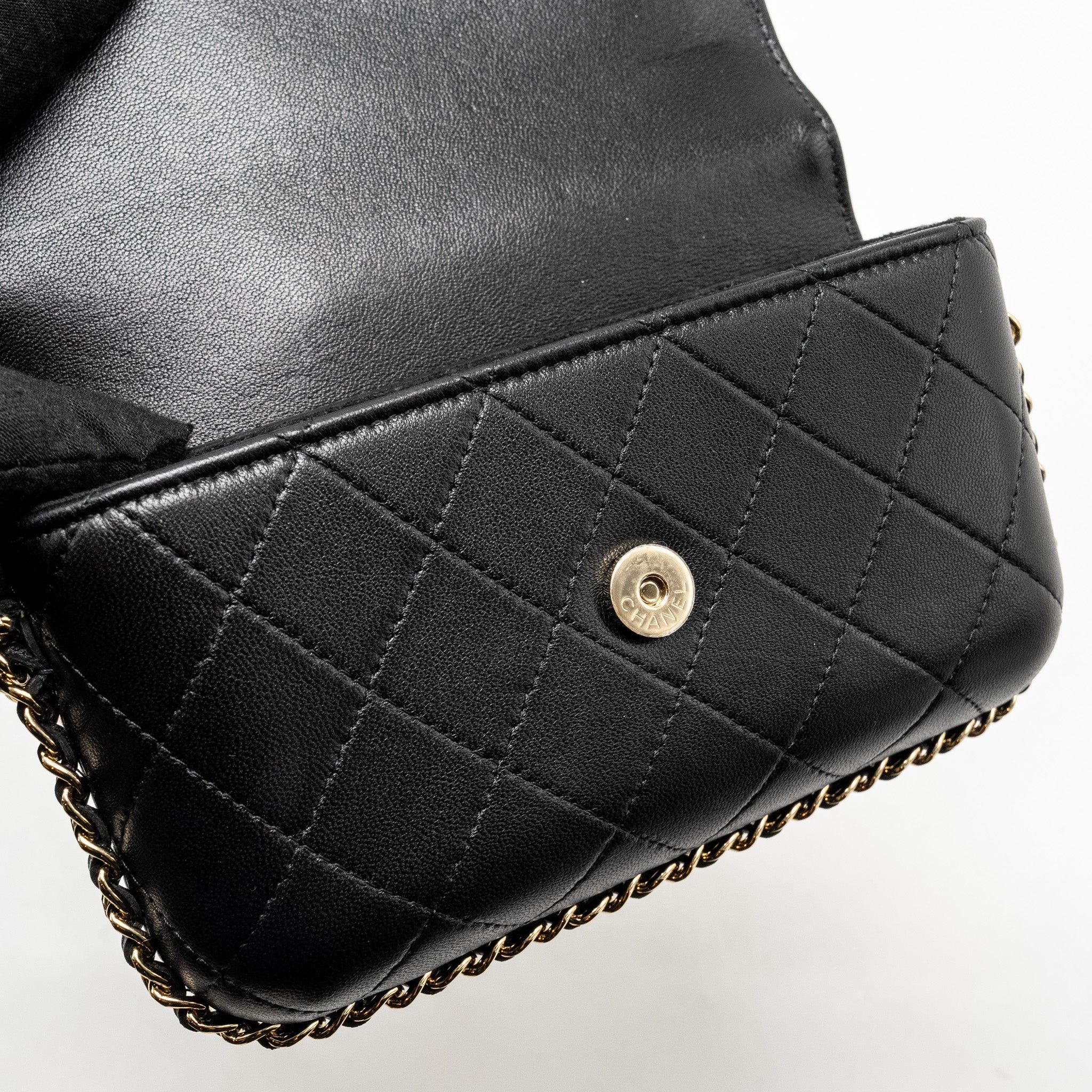 chanel-22a-phone-case-mini-wallet-on-chain-lambskin-black-lghw-microchip-copy