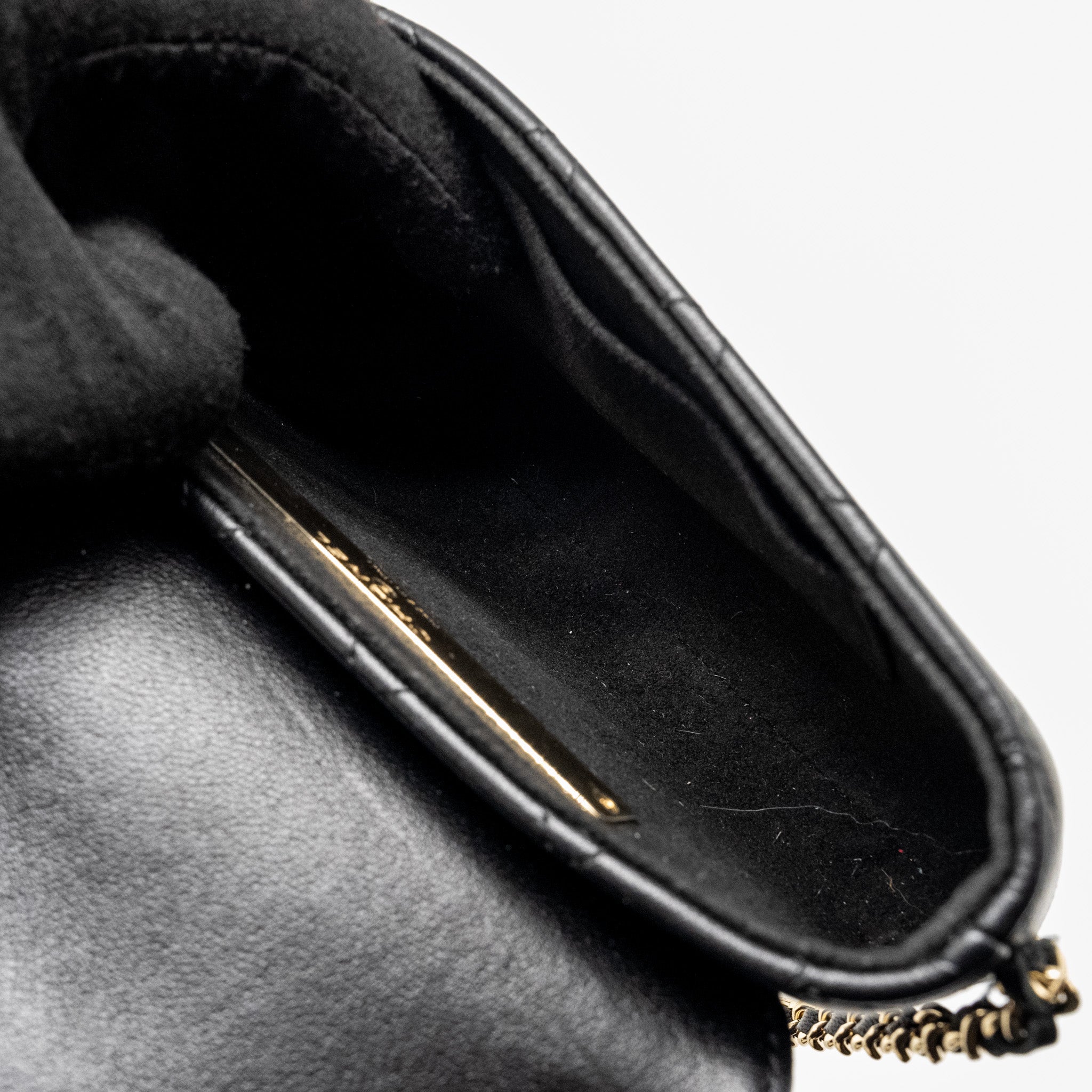chanel-22a-phone-case-mini-wallet-on-chain-lambskin-black-lghw-microchip-copy