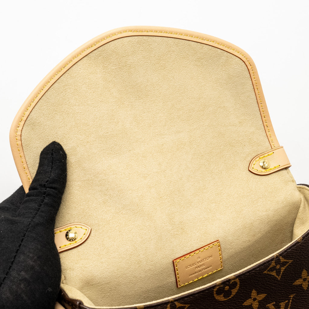 louis-vuitton-saumur-bb-monogram-canvas-ghw