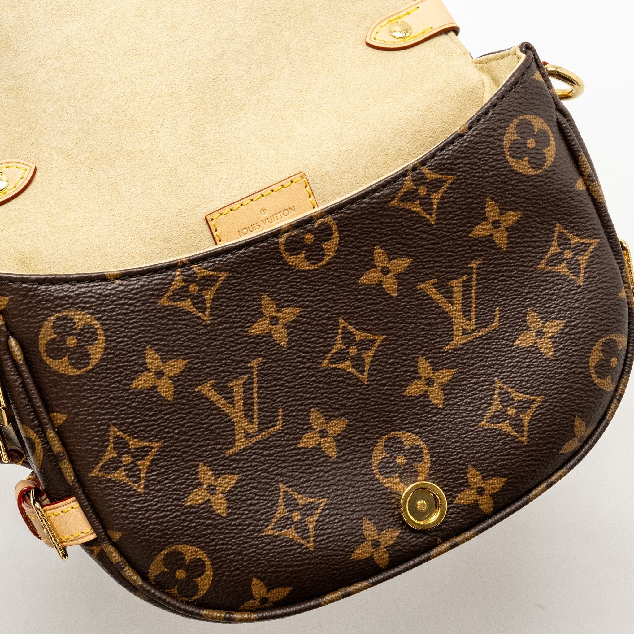 louis-vuitton-saumur-bb-monogram-canvas-ghw