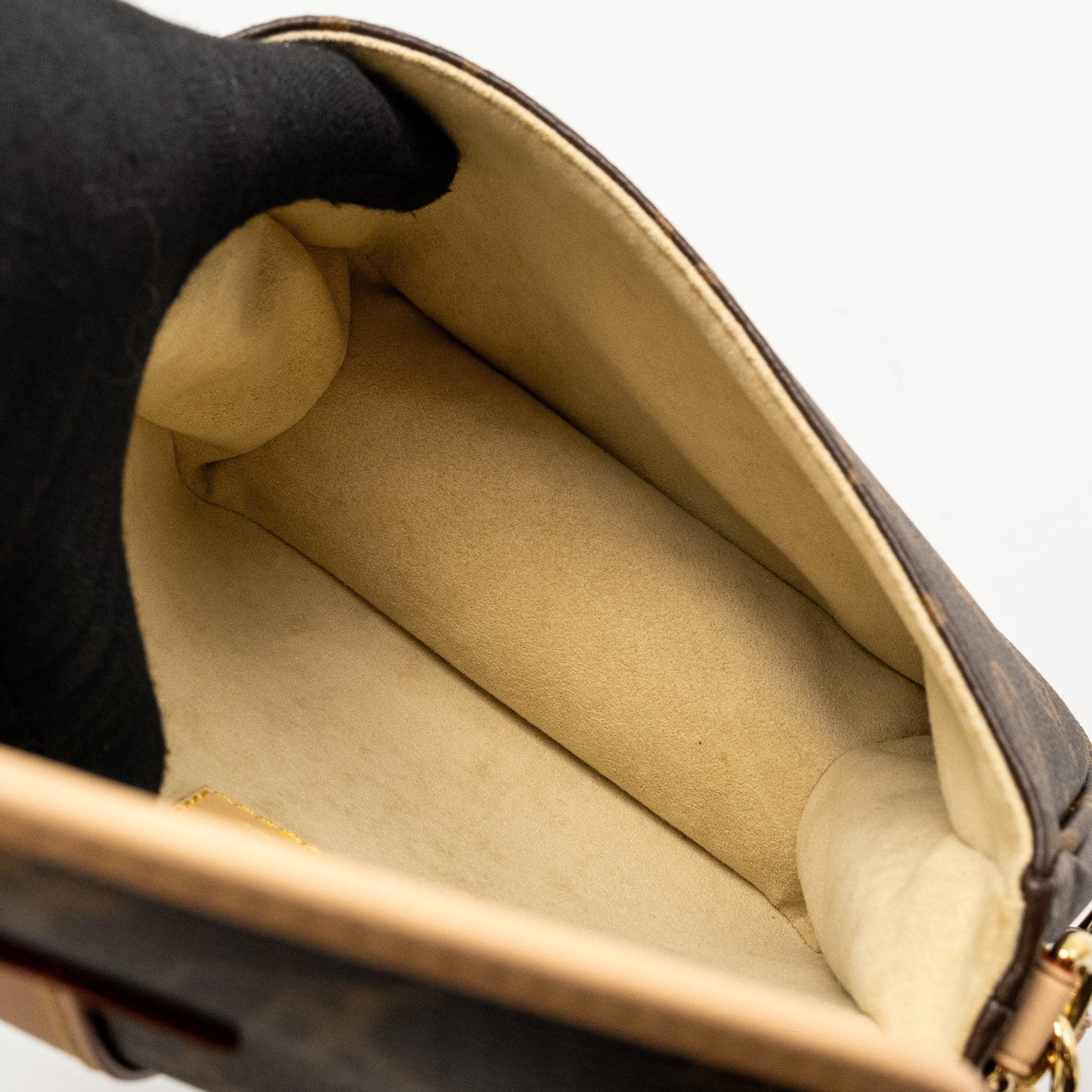 louis-vuitton-saumur-bb-monogram-canvas-ghw
