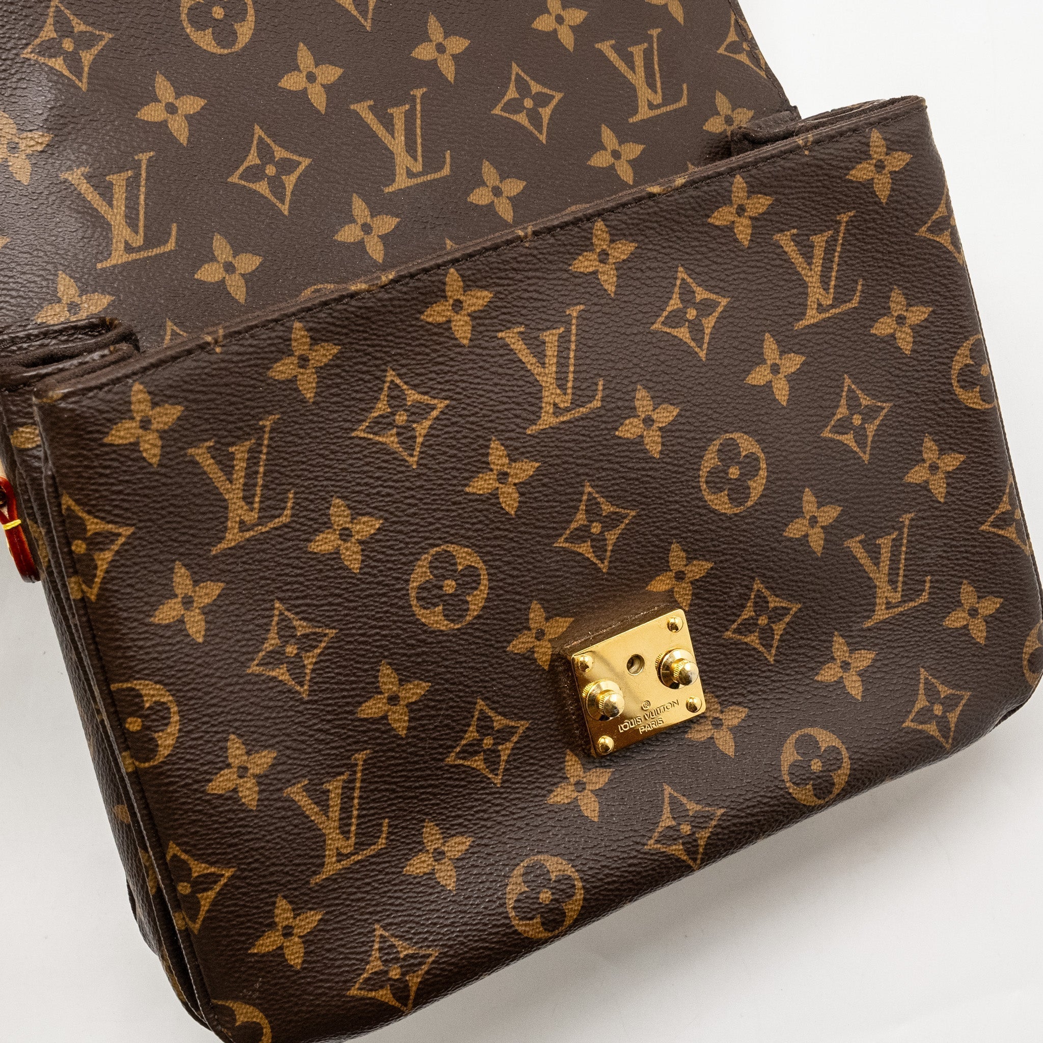 louis-vuitton-pochette-metis-monogram-canvas-ghw-28