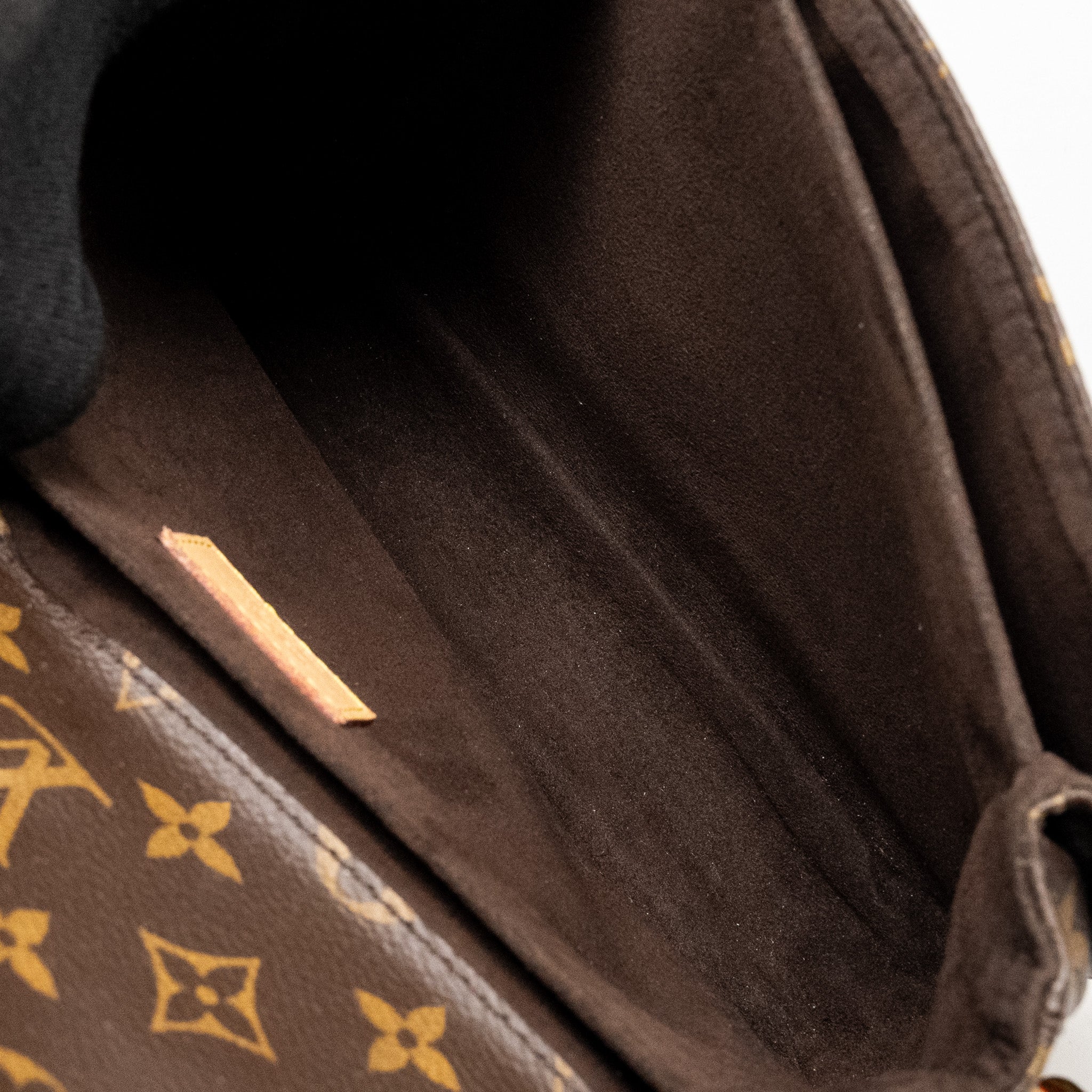 louis-vuitton-pochette-metis-monogram-canvas-ghw-28