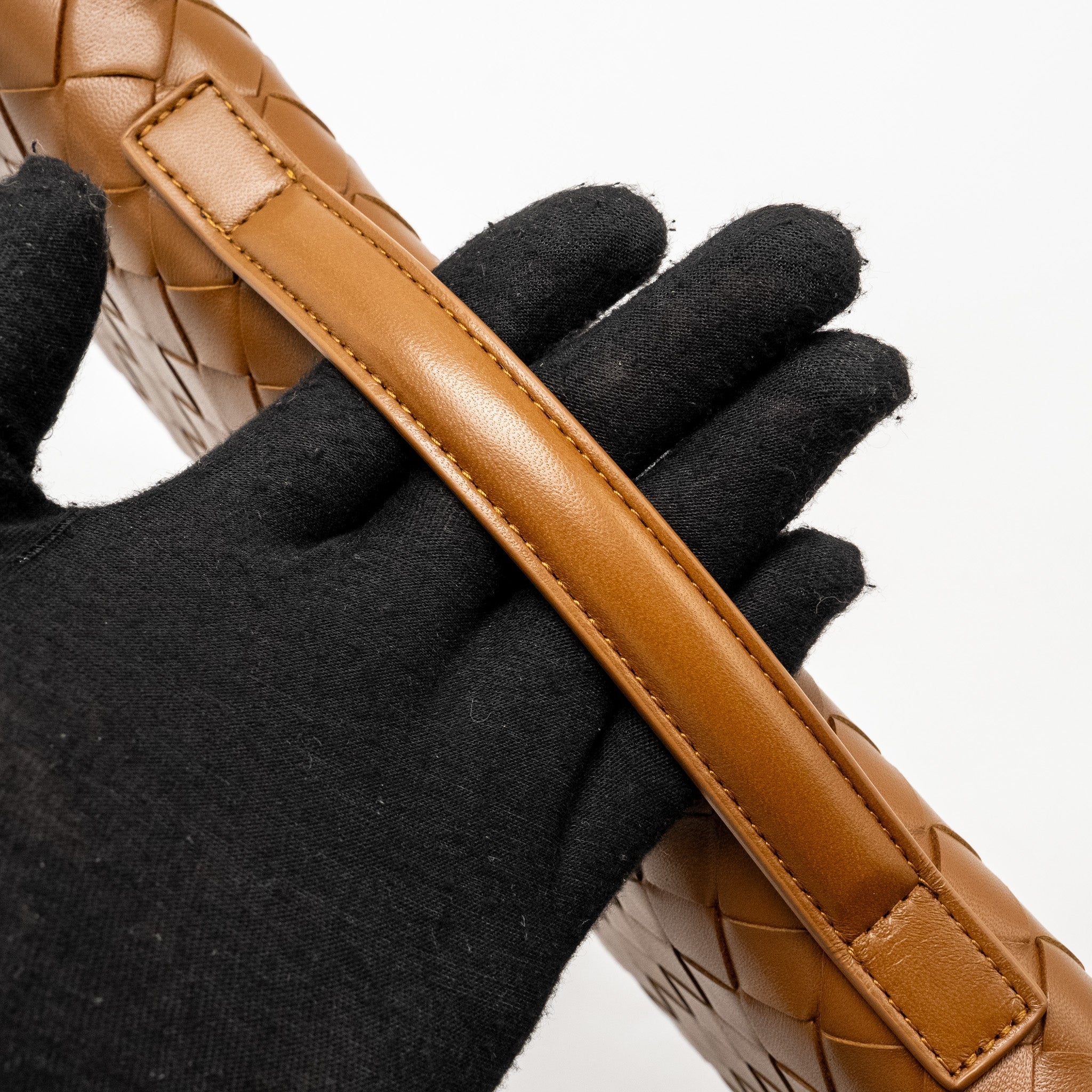 bottega-veneta-andiamo-clutch-bag-lambskin-brown-ghw
