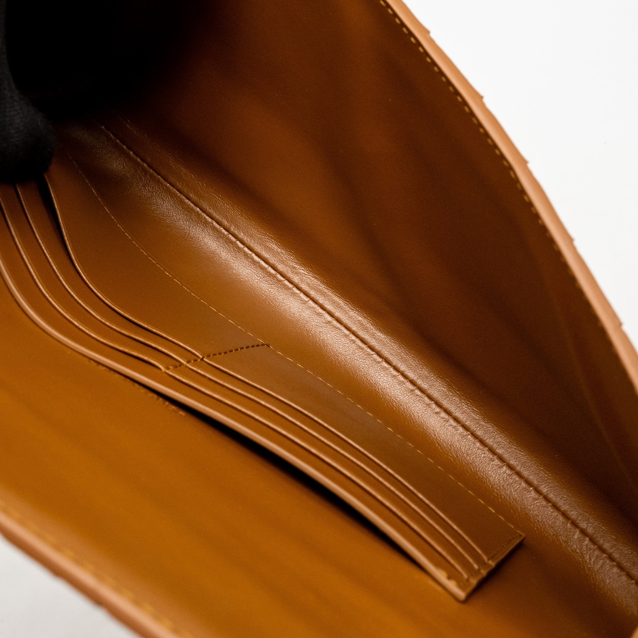 bottega-veneta-andiamo-clutch-bag-lambskin-brown-ghw