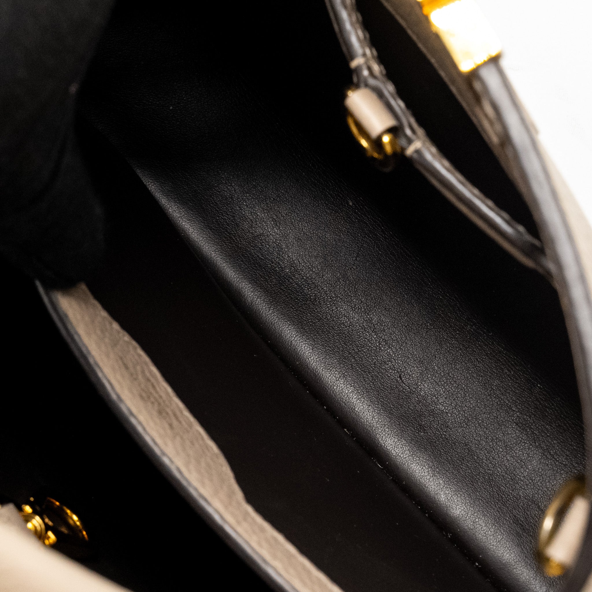 louis-vuitton-capucines-bb-taurillon-light-grey-ghw