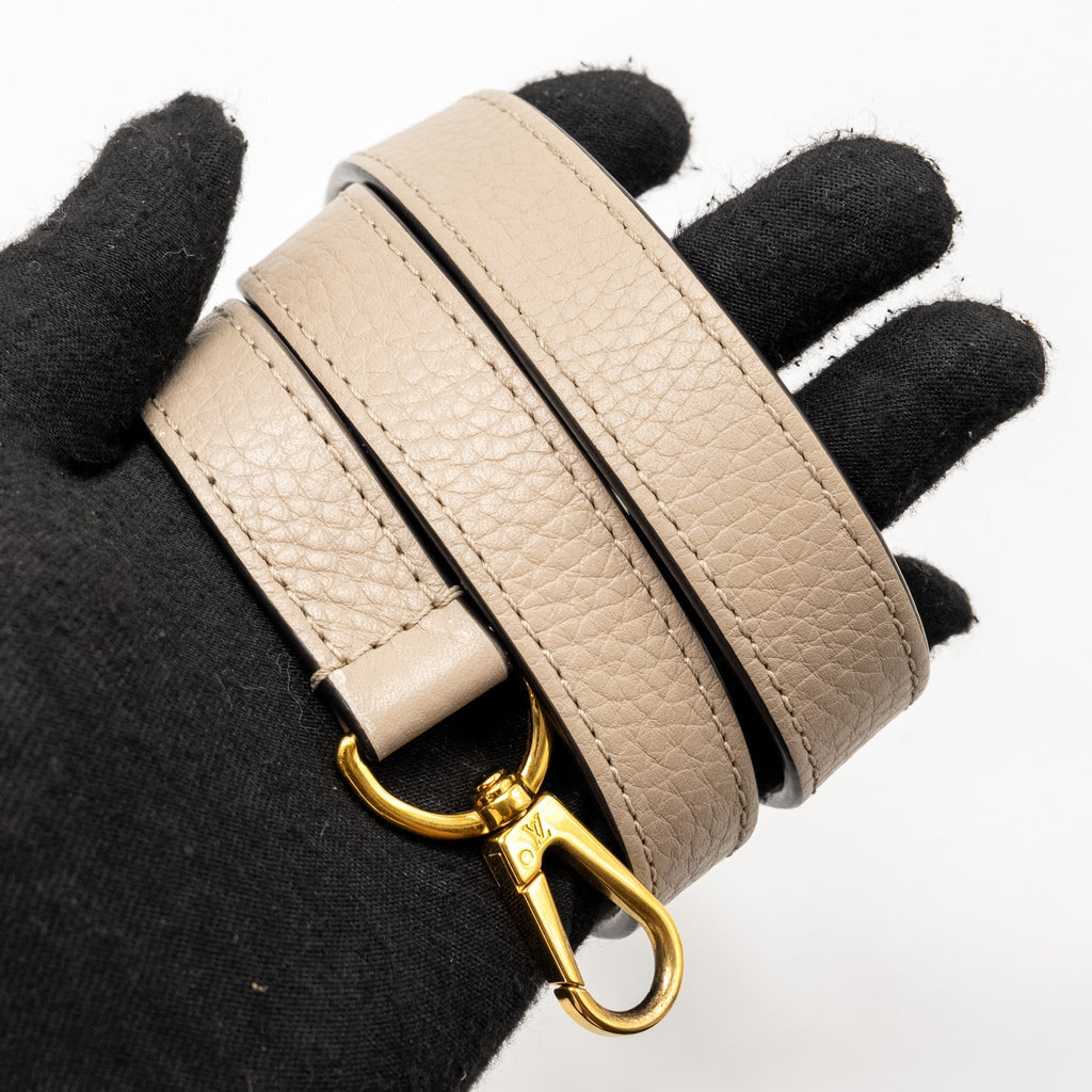 louis-vuitton-capucines-bb-taurillon-light-grey-ghw