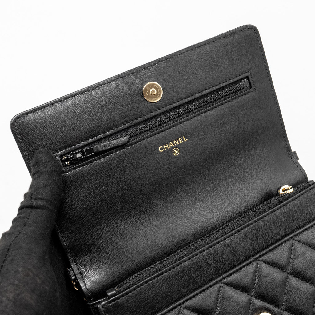 chanel-wallet-on-chain-with-pearl-chain-lambskin-black-lghwmicrochip