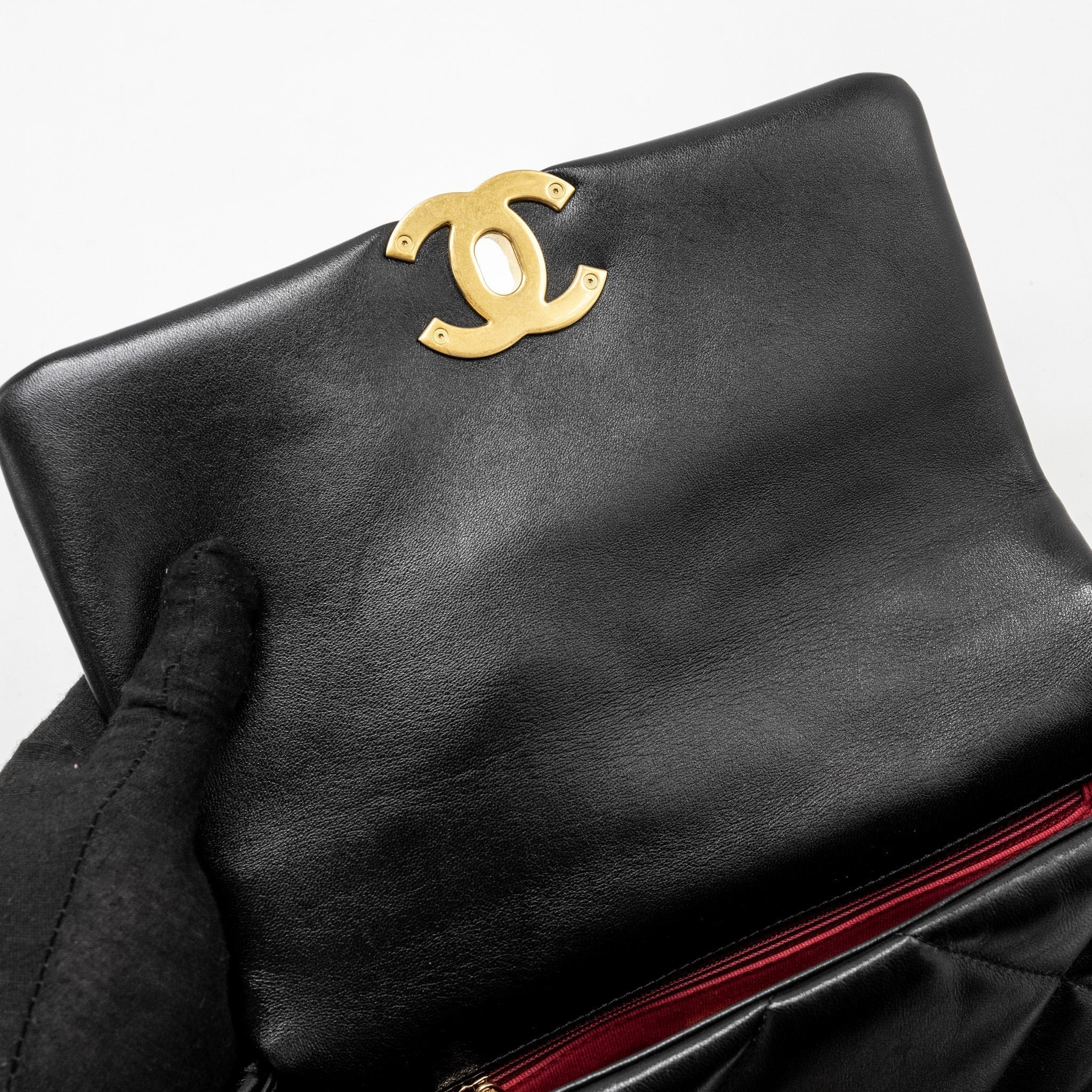 chanel-small-19-bag-lambskin-black-ghwmicrochip