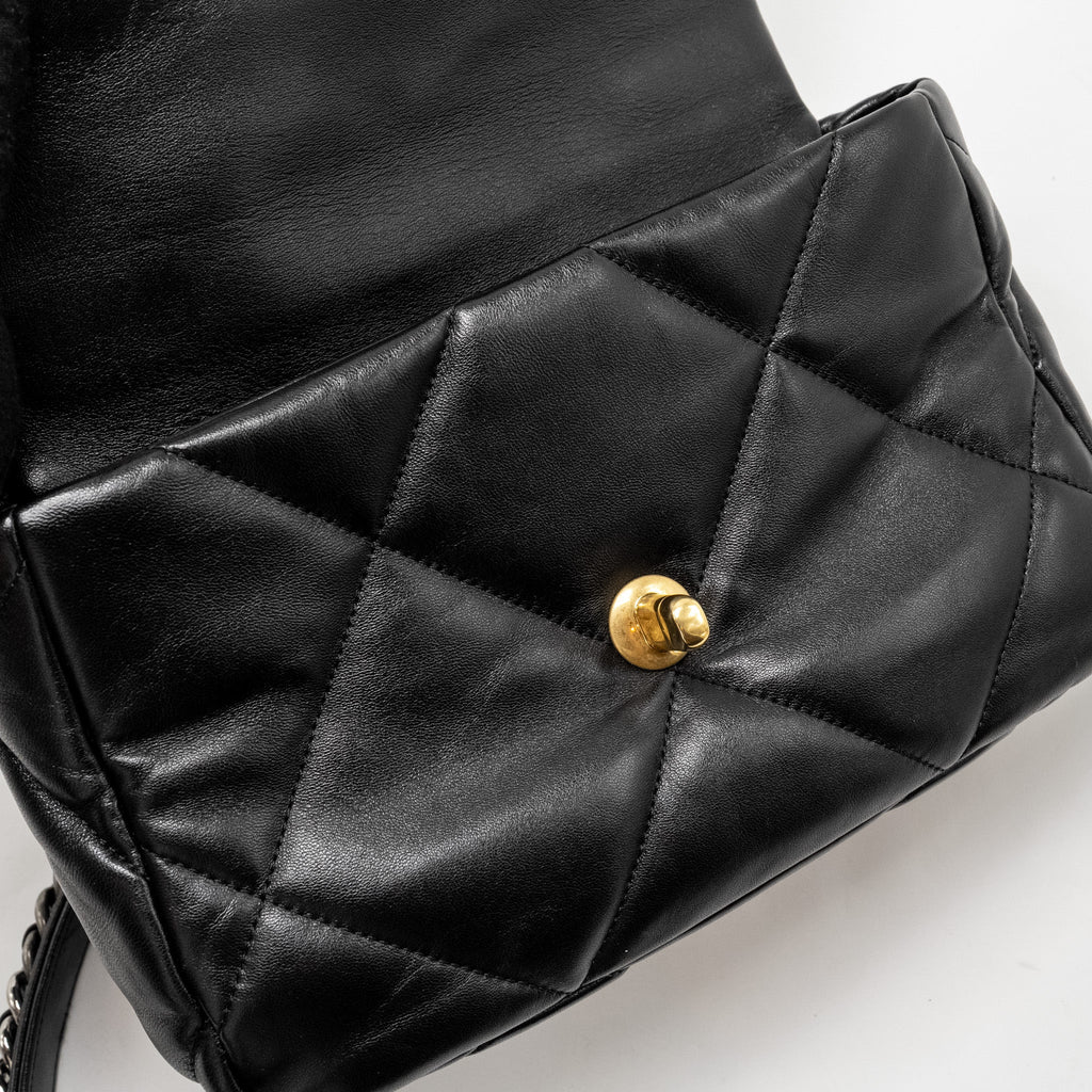 chanel-small-19-bag-lambskin-black-ghwmicrochip