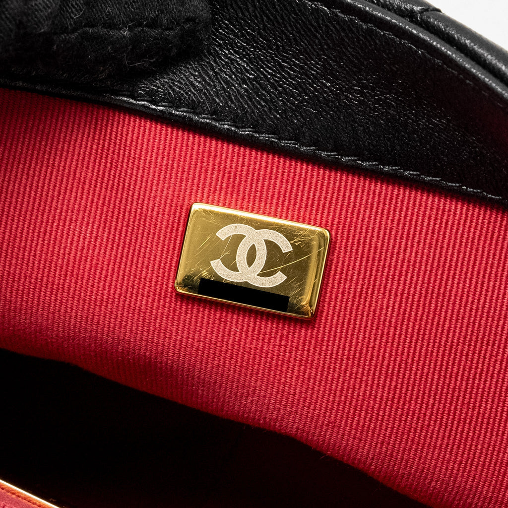 chanel-small-19-bag-lambskin-black-ghwmicrochip
