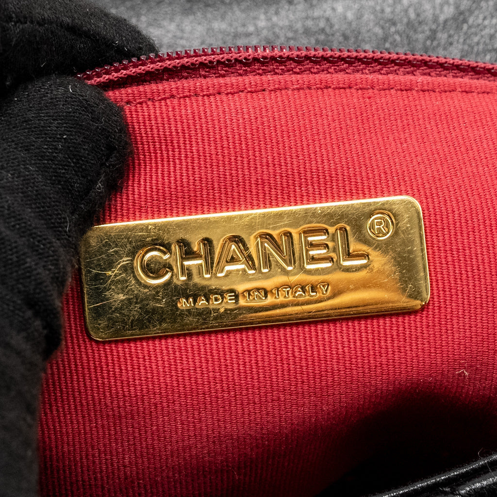chanel-small-19-bag-lambskin-black-ghwmicrochip