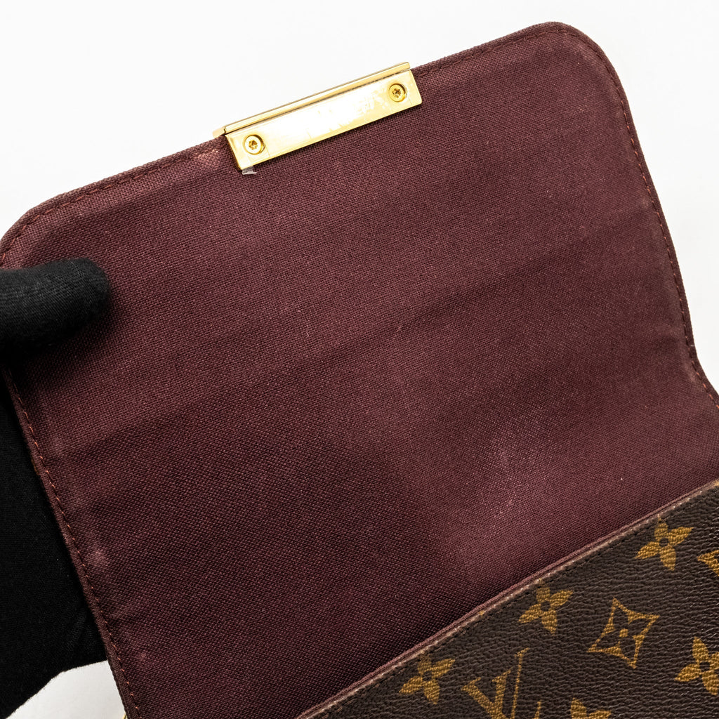 louis-vuitton-favourite-pm-monogram-canvas-ghw-1