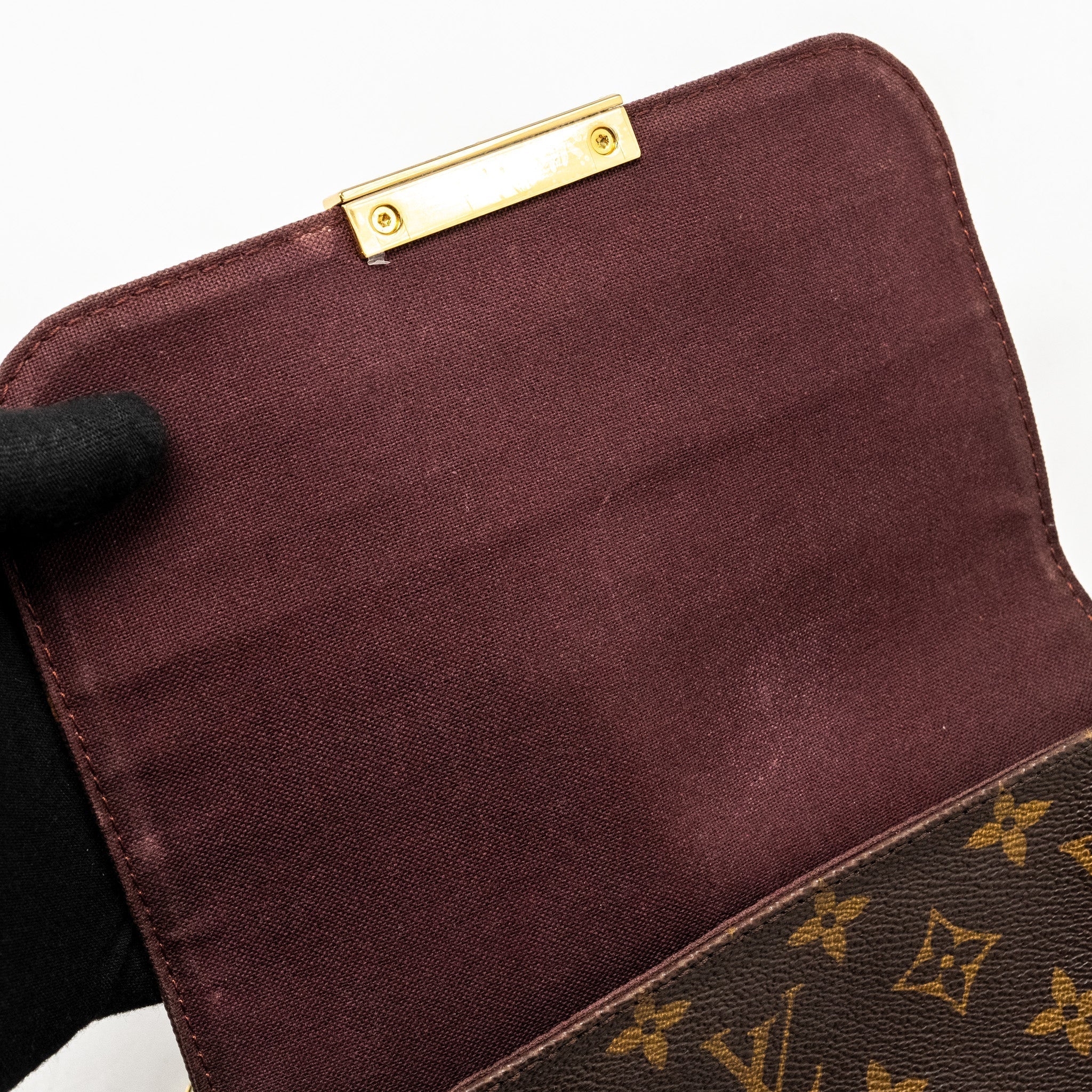 louis-vuitton-favourite-pm-monogram-canvas-ghw-1