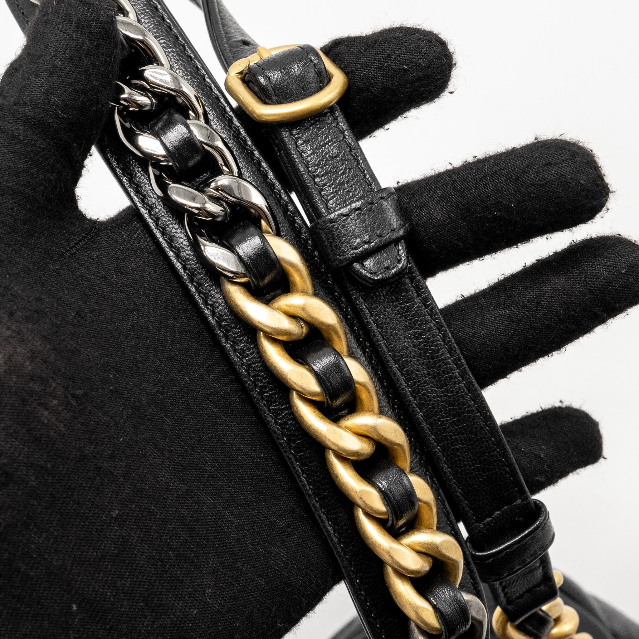 chanel-19-quilted-waist-belt-bag-calfskin-black-ghw