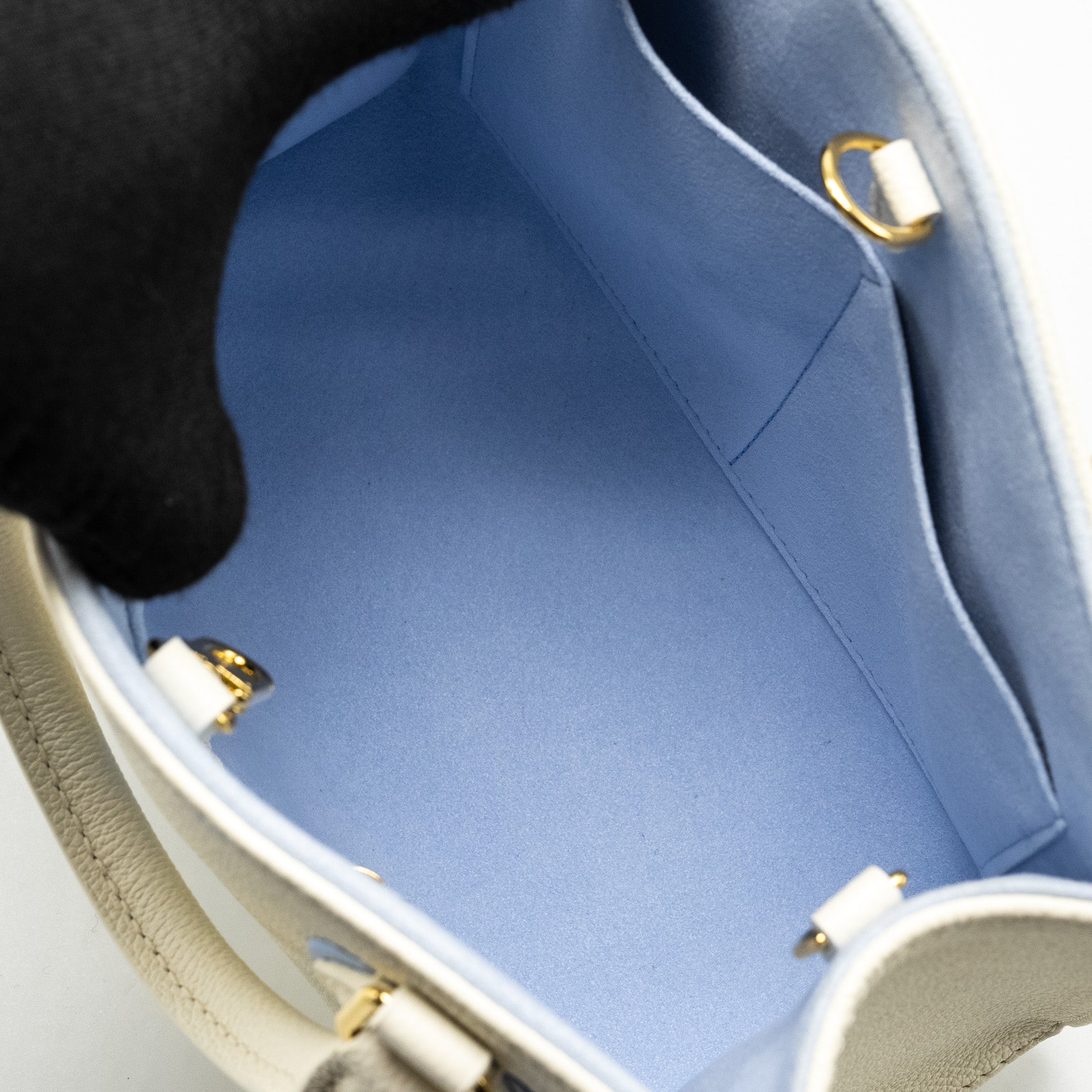 louis-vuitton-onthego-pm-bicolour-monogram-empreinte-latte-candy-blue