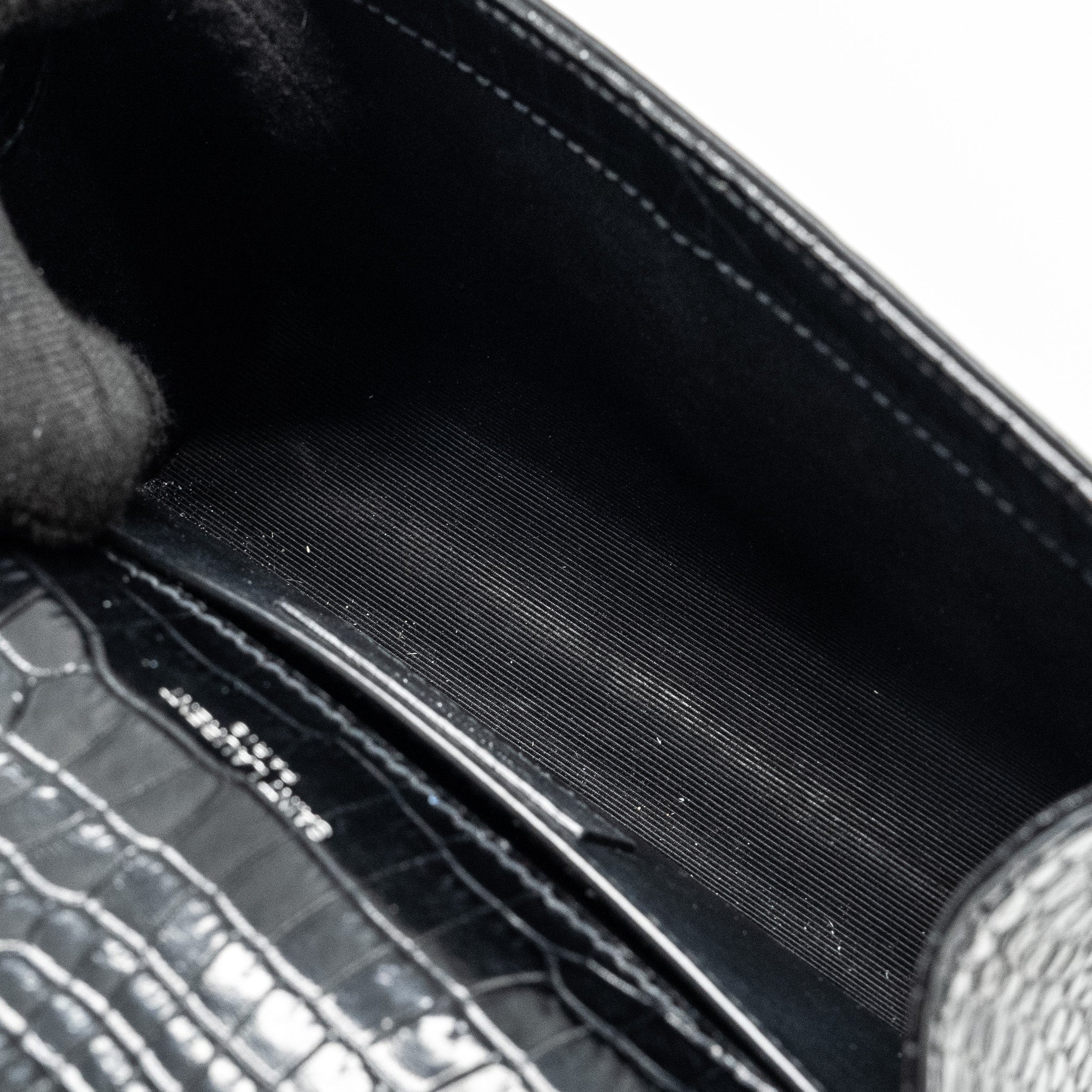 saint-laurent-ysl-kate-small-chain-wallet-with-tassel-in-crocodile-embossed-black-shw