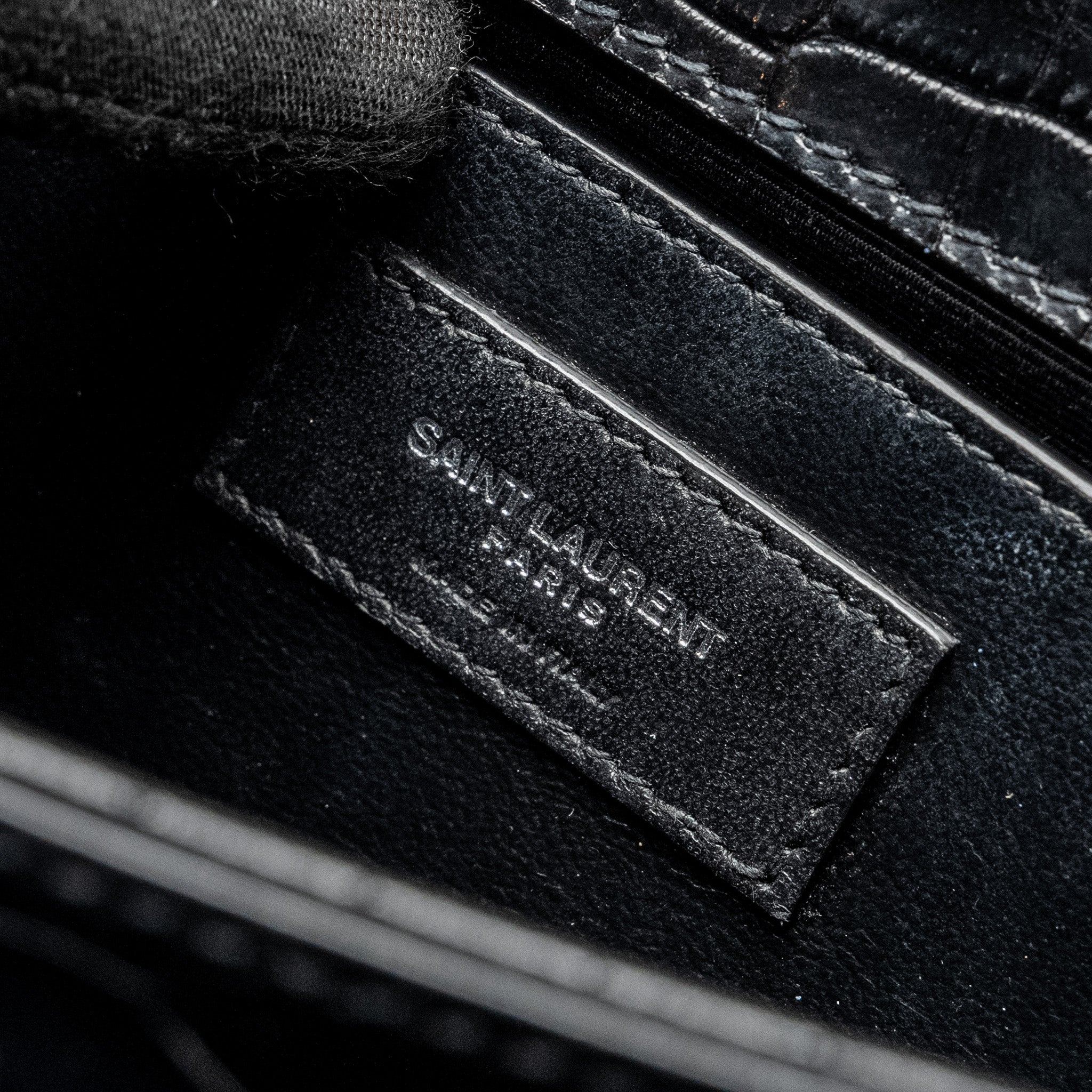 saint-laurent-ysl-kate-small-chain-wallet-with-tassel-in-crocodile-embossed-black-shw