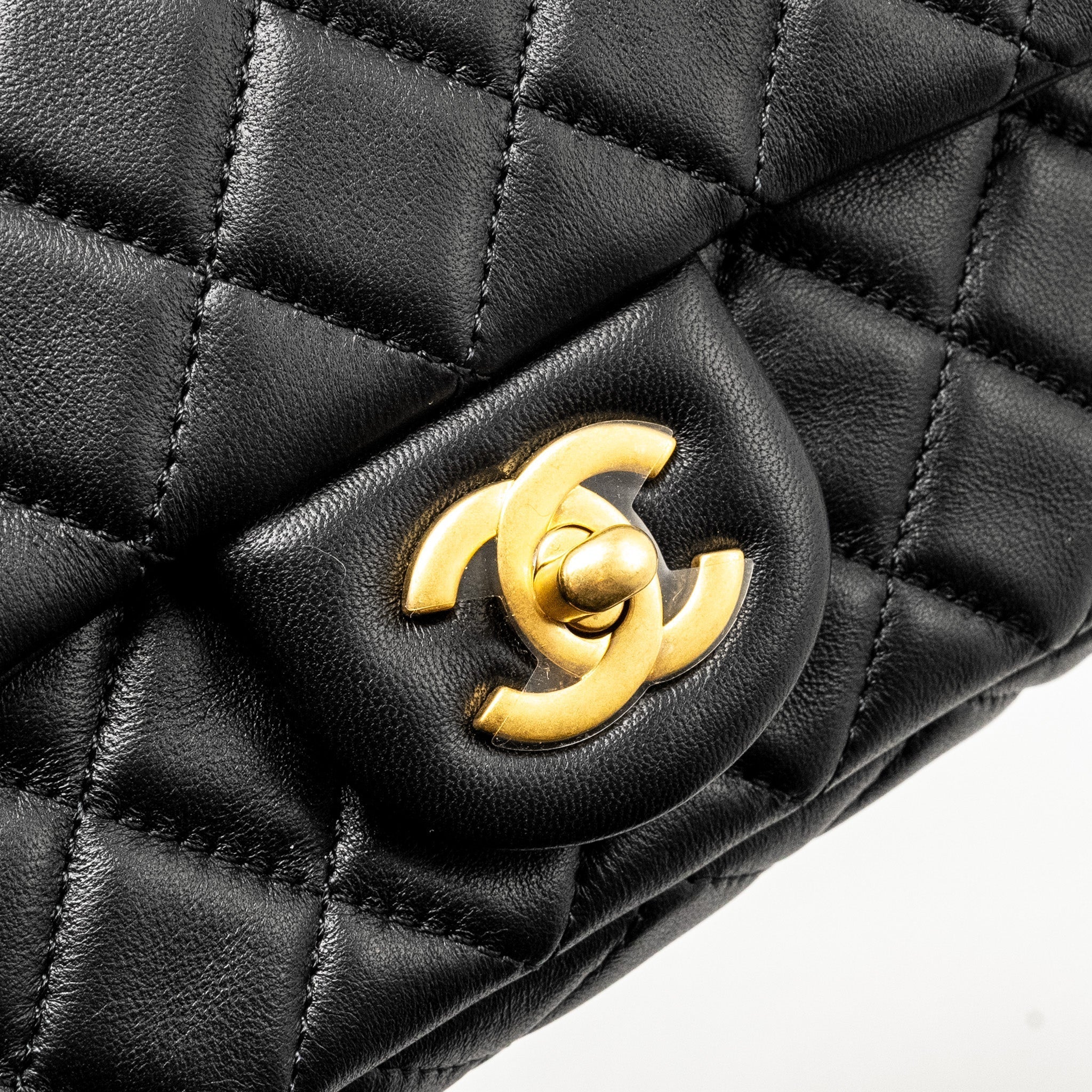 chanel-pearl-crush-mini-rectangular-flap-bag-lambskin-black-ghw-microchip-copy