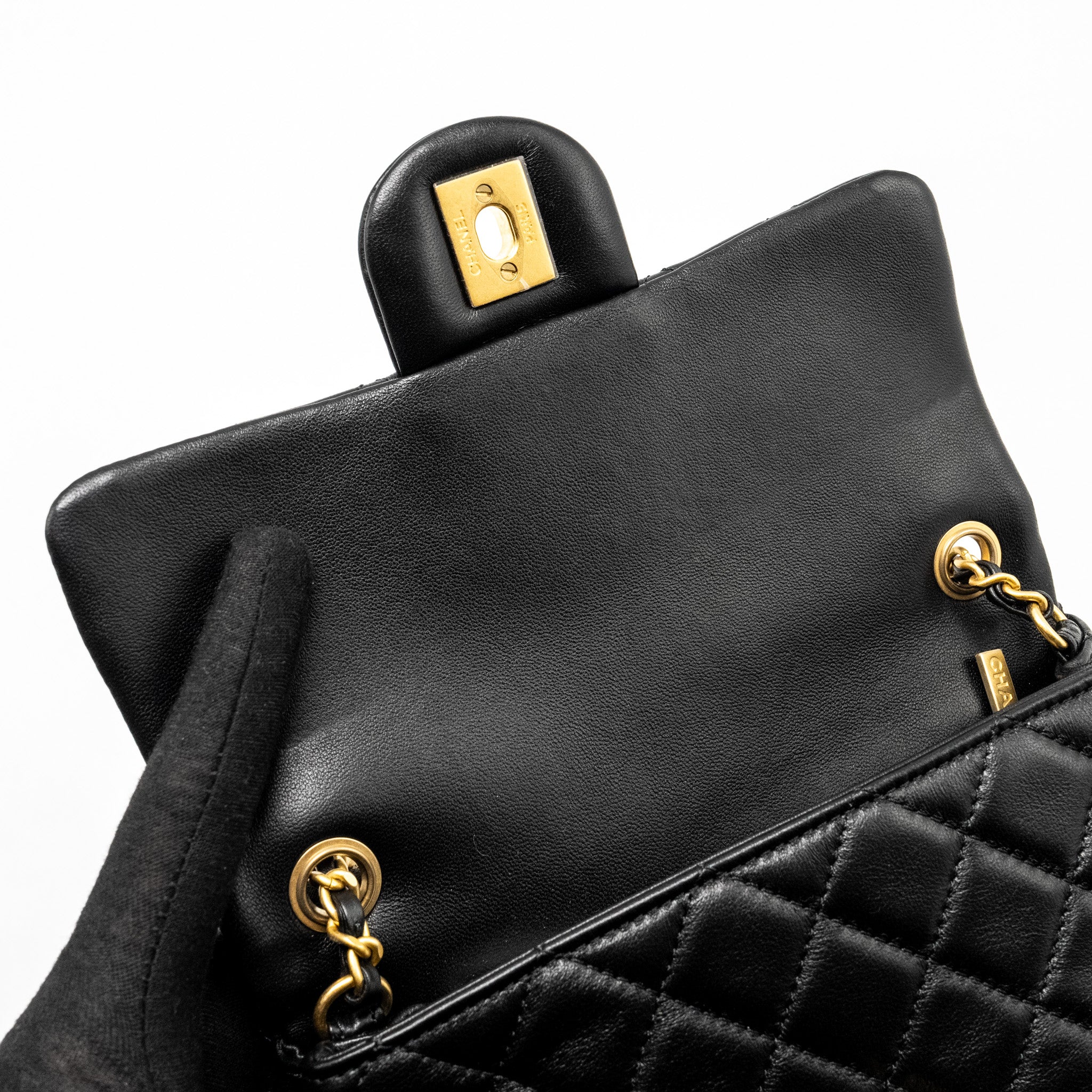 chanel-pearl-crush-mini-rectangular-flap-bag-lambskin-black-ghw-microchip-copy