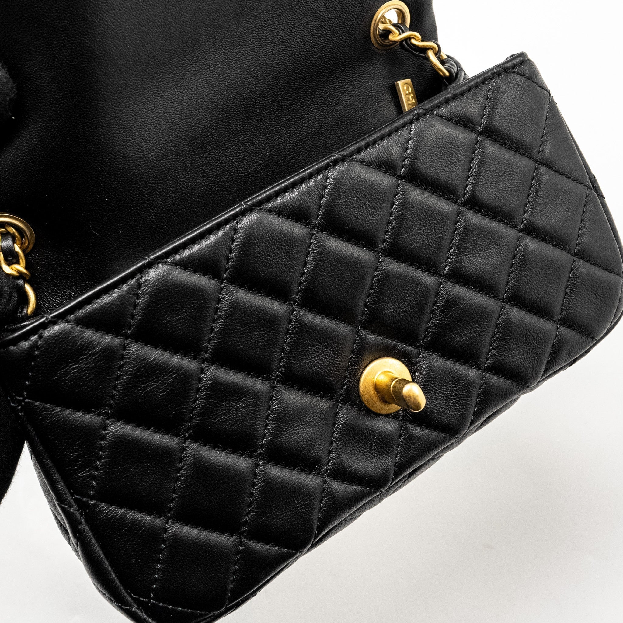 chanel-pearl-crush-mini-rectangular-flap-bag-lambskin-black-ghw-microchip-copy