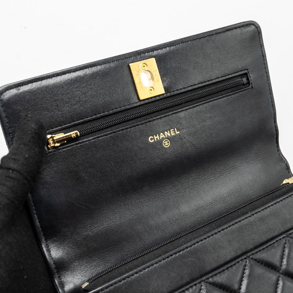 chanel-23a-lion-charms-wallet-on-chain-lambskin-black-ghw-microchip-1