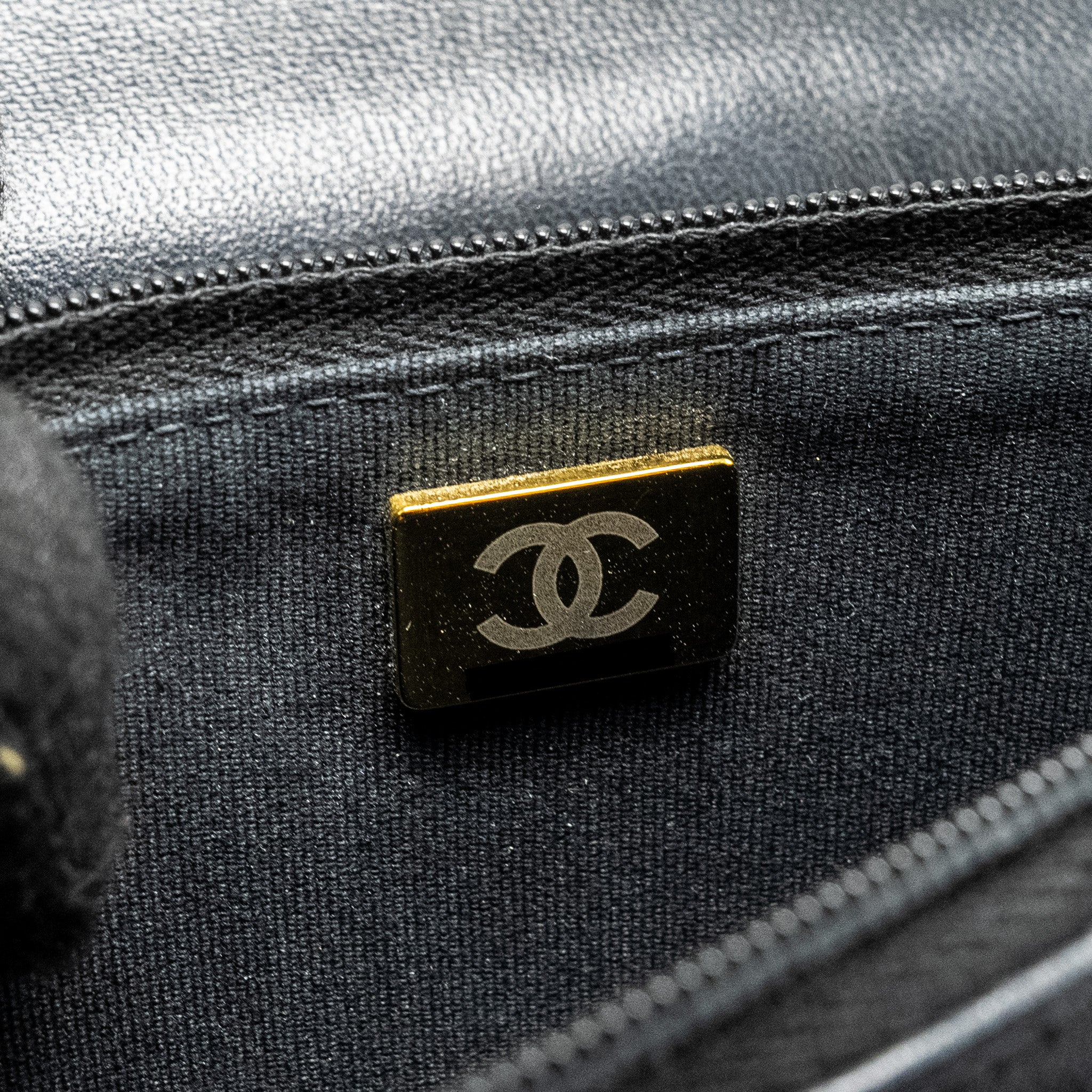 chanel-23a-lion-charms-wallet-on-chain-lambskin-black-ghw-microchip-1