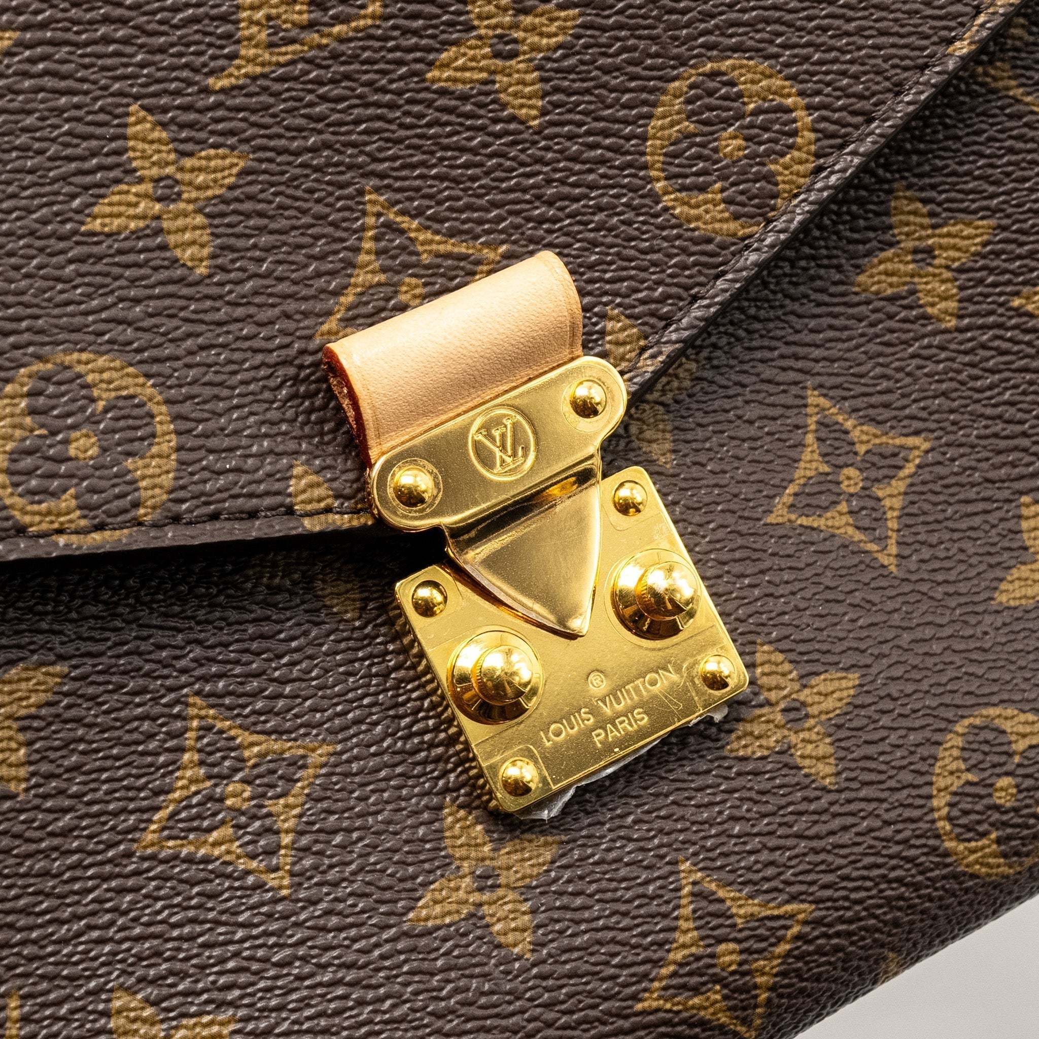 louis-vuitton-pochette-metis-monogram-canvas-ghw-26