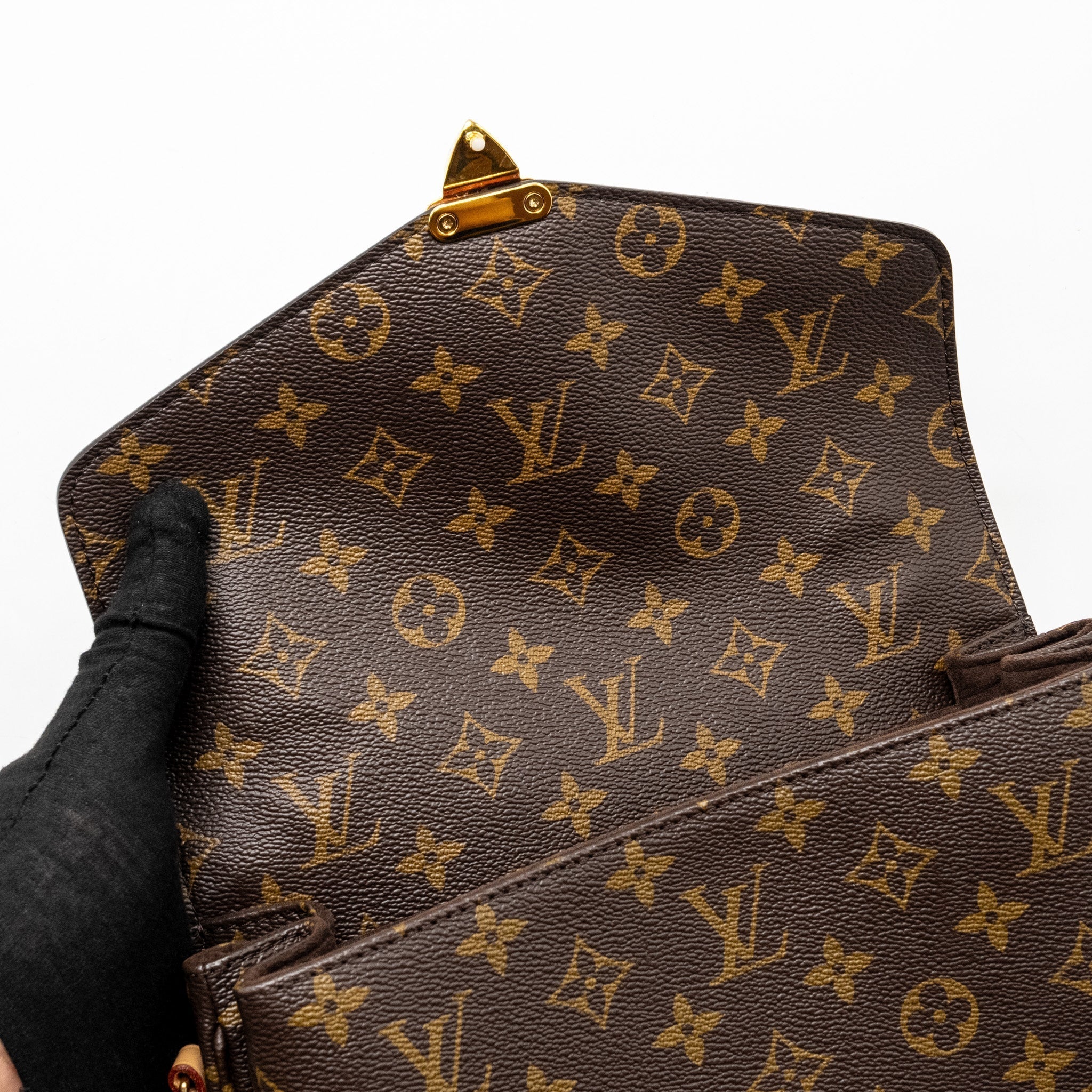 louis-vuitton-pochette-metis-monogram-canvas-ghw-26