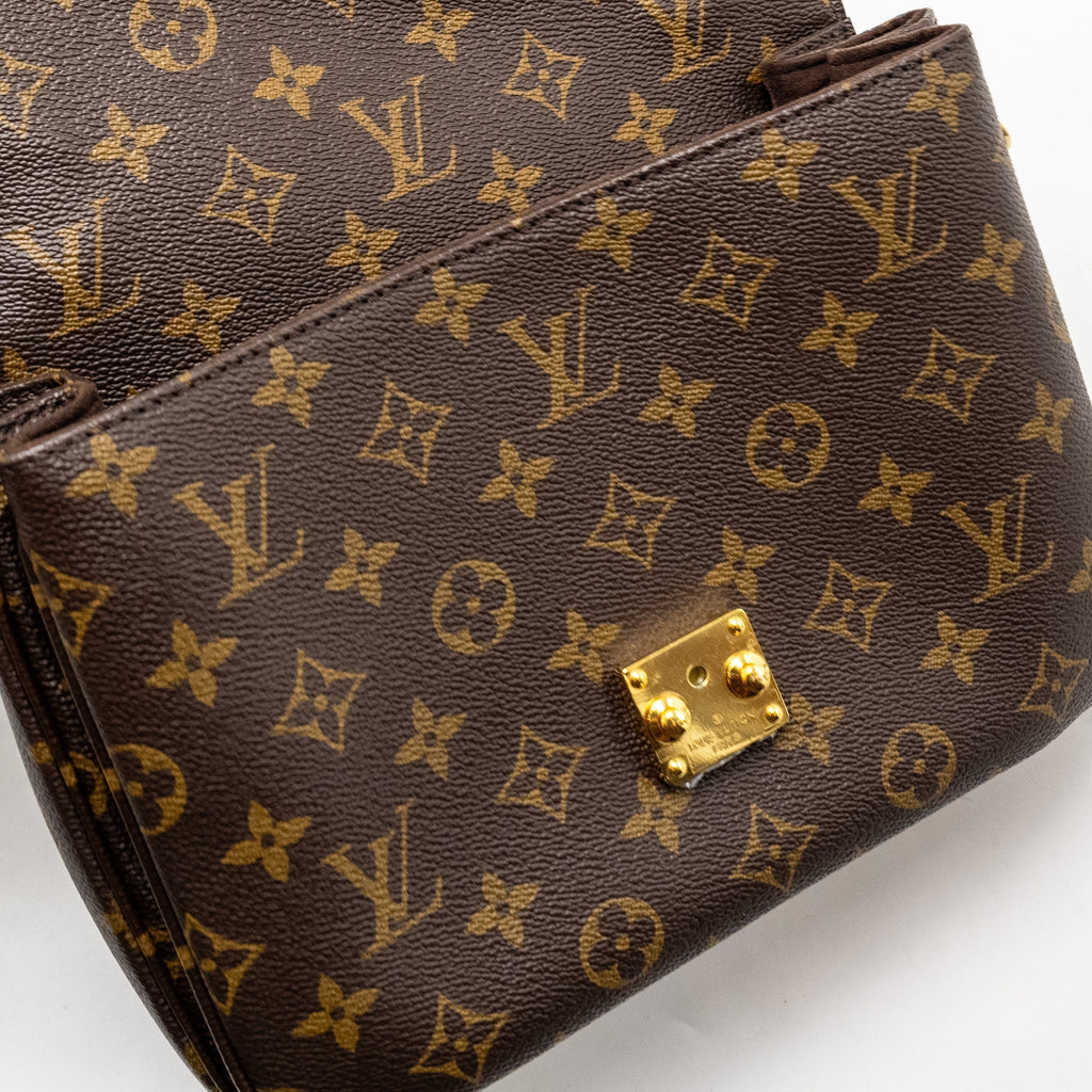 louis-vuitton-pochette-metis-monogram-canvas-ghw-26