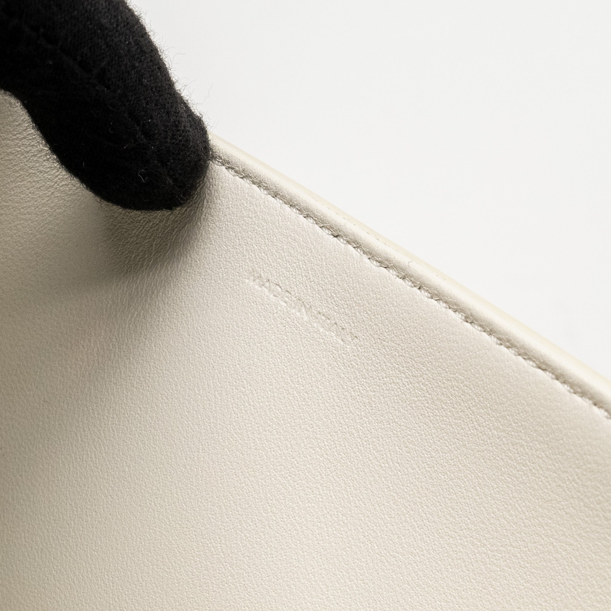 celine-trapeze-triomphe-shoulder-bag-shiny-calfskin-white-shw