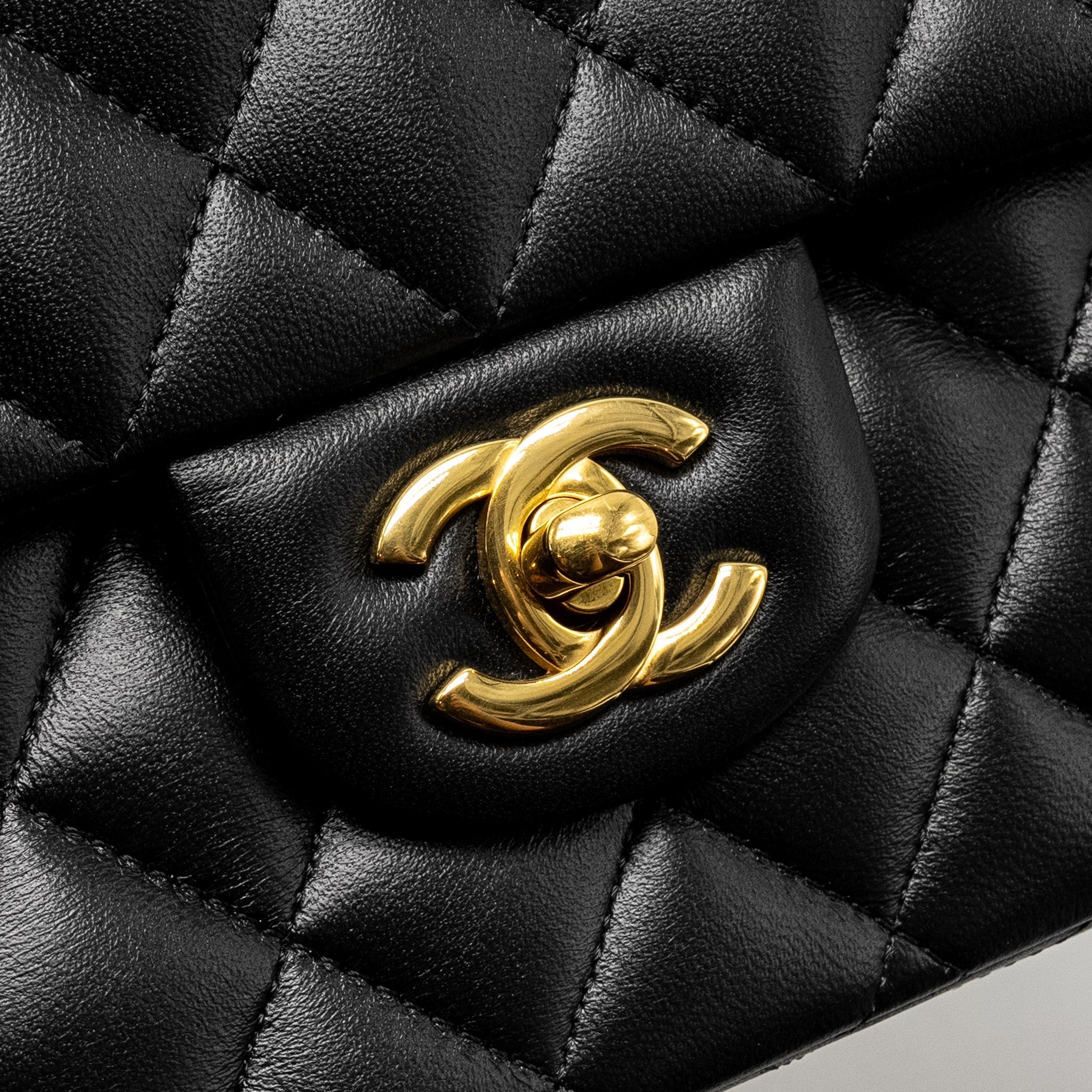 chanel-medium-classic-double-flap-bag-lambskin-black-ghwmicrochip