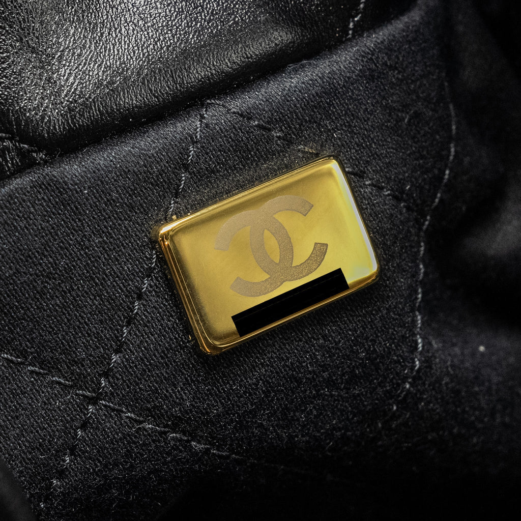 chanel-mini-22-bag-shiny-calfskin-black-ghwmicrochip-3
