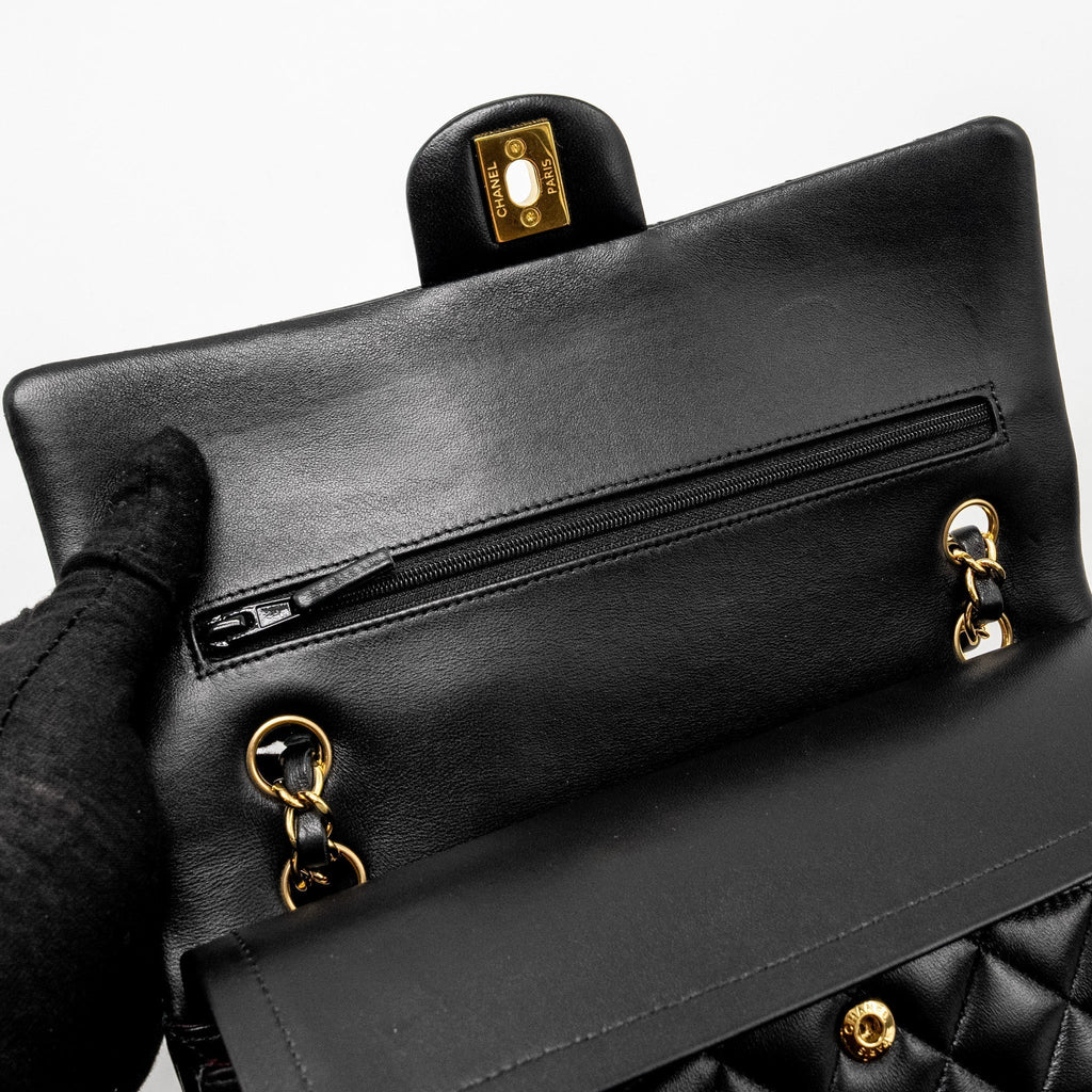 chanel-medium-classic-double-flap-bag-lambskin-black-ghwmicrochip