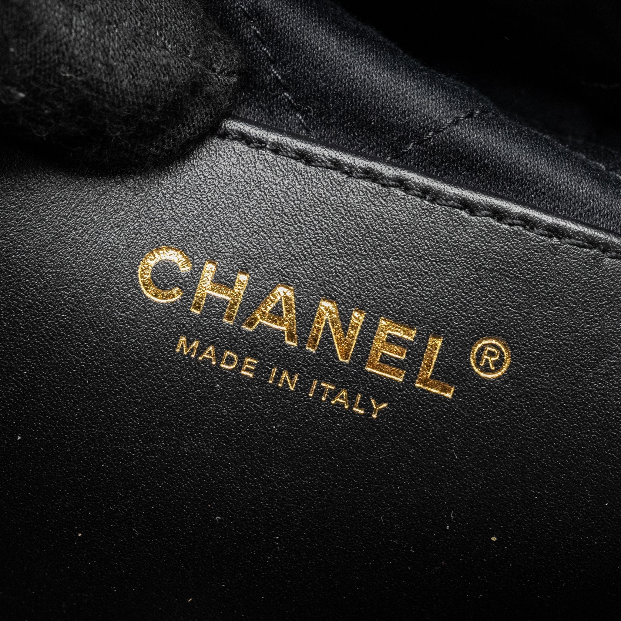 chanel-mini-22-bag-shiny-calfskin-black-ghwmicrochip-3