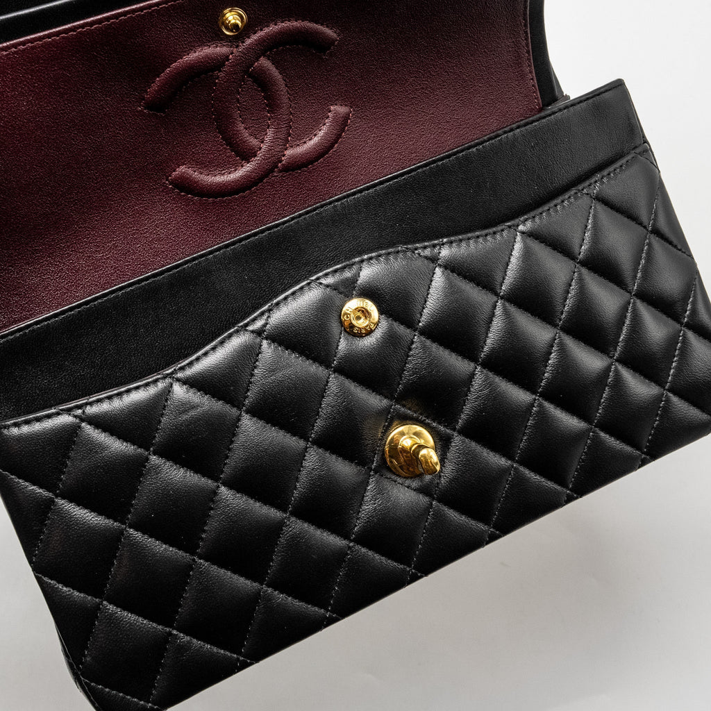 chanel-medium-classic-double-flap-bag-lambskin-black-ghwmicrochip