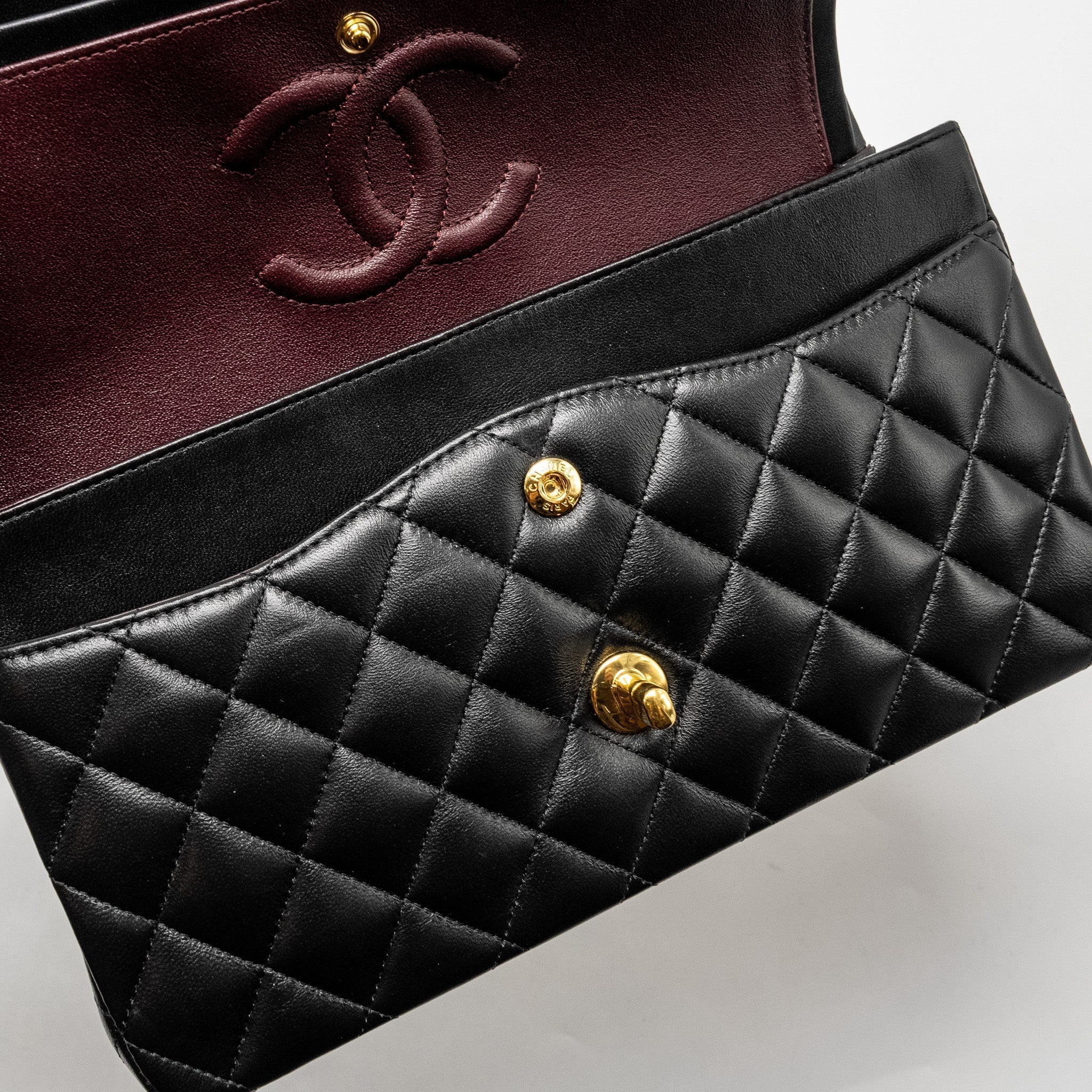 chanel-medium-classic-double-flap-bag-lambskin-black-ghwmicrochip