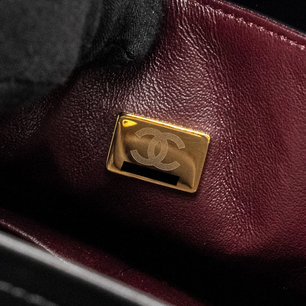 chanel-medium-classic-double-flap-bag-lambskin-black-ghwmicrochip