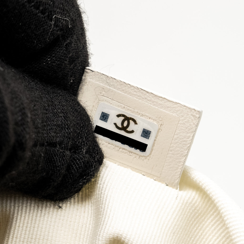 chanel-23c-round-clutch-lambskin-white-lghw-microchip-2