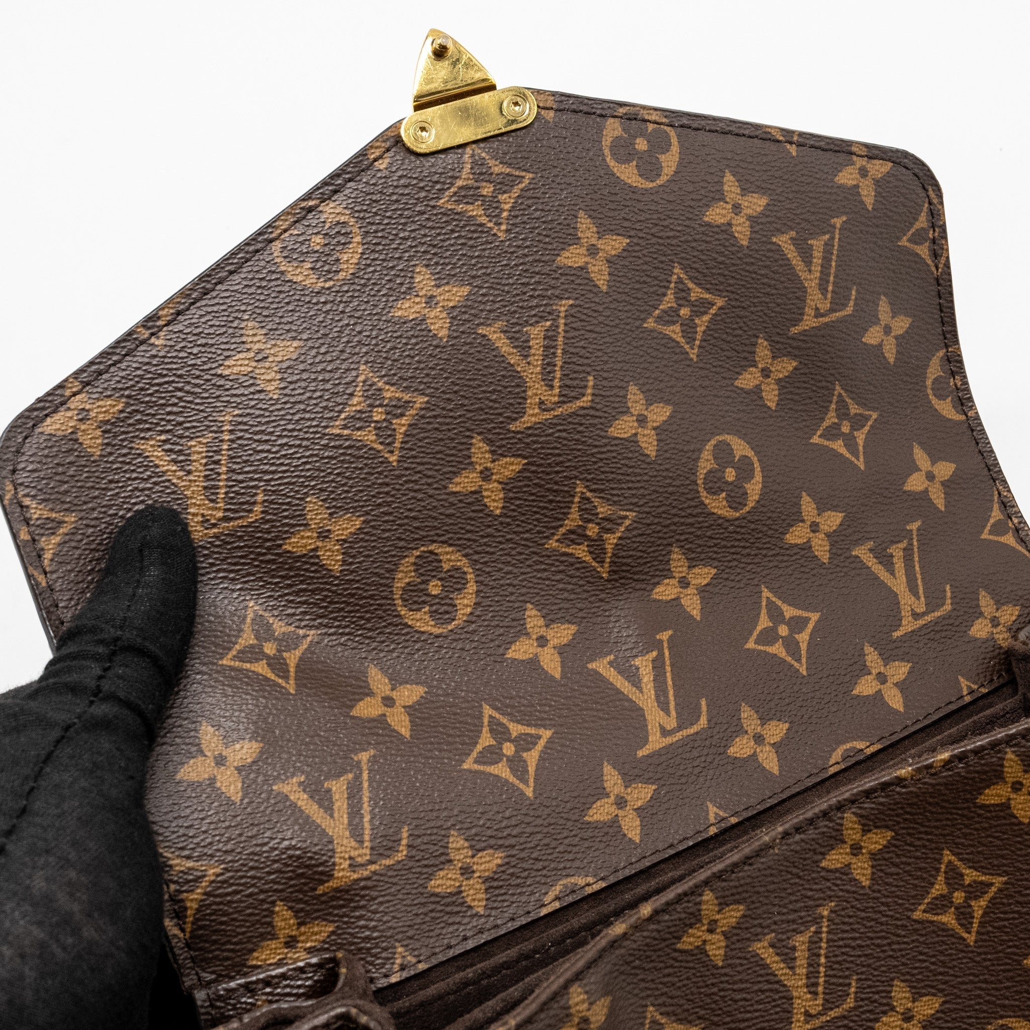 louis-vuitton-pochette-metis-monogram-canvas-ghw-29