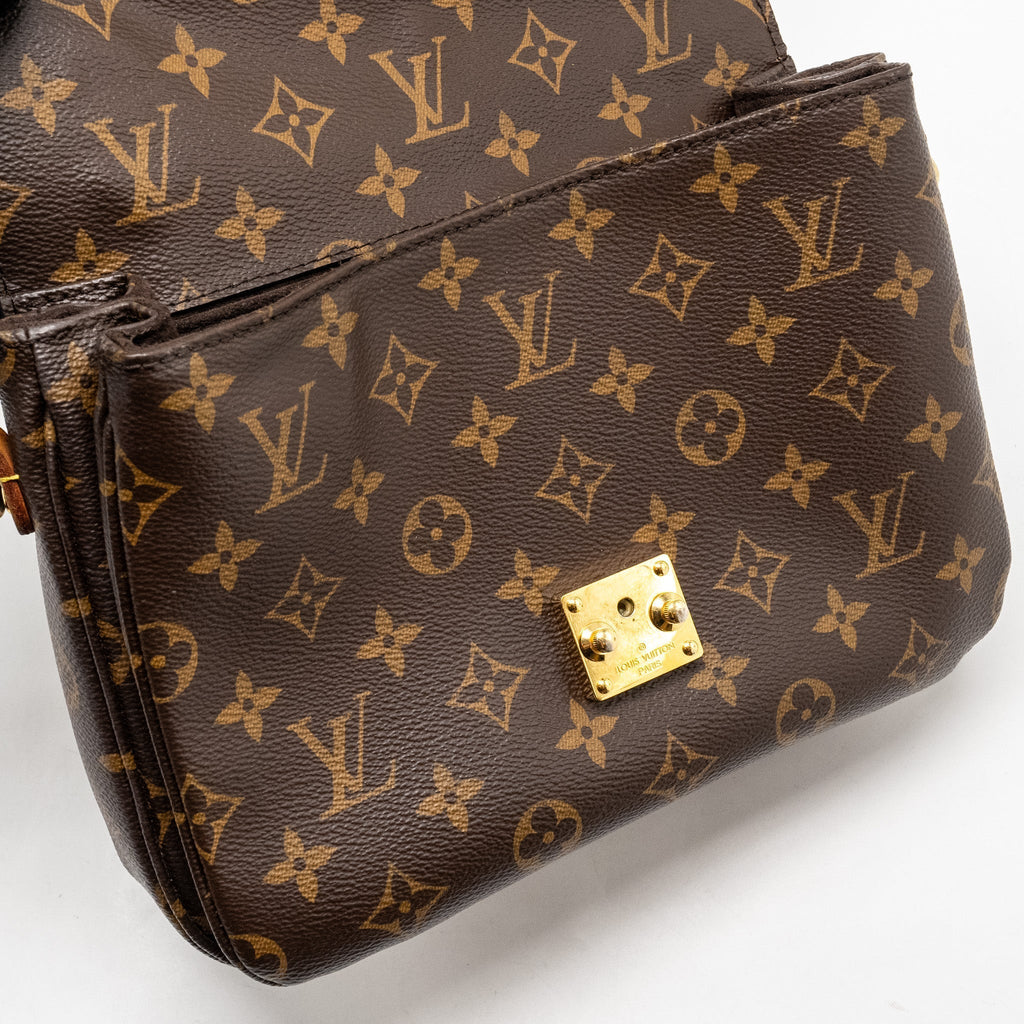 louis-vuitton-pochette-metis-monogram-canvas-ghw-29
