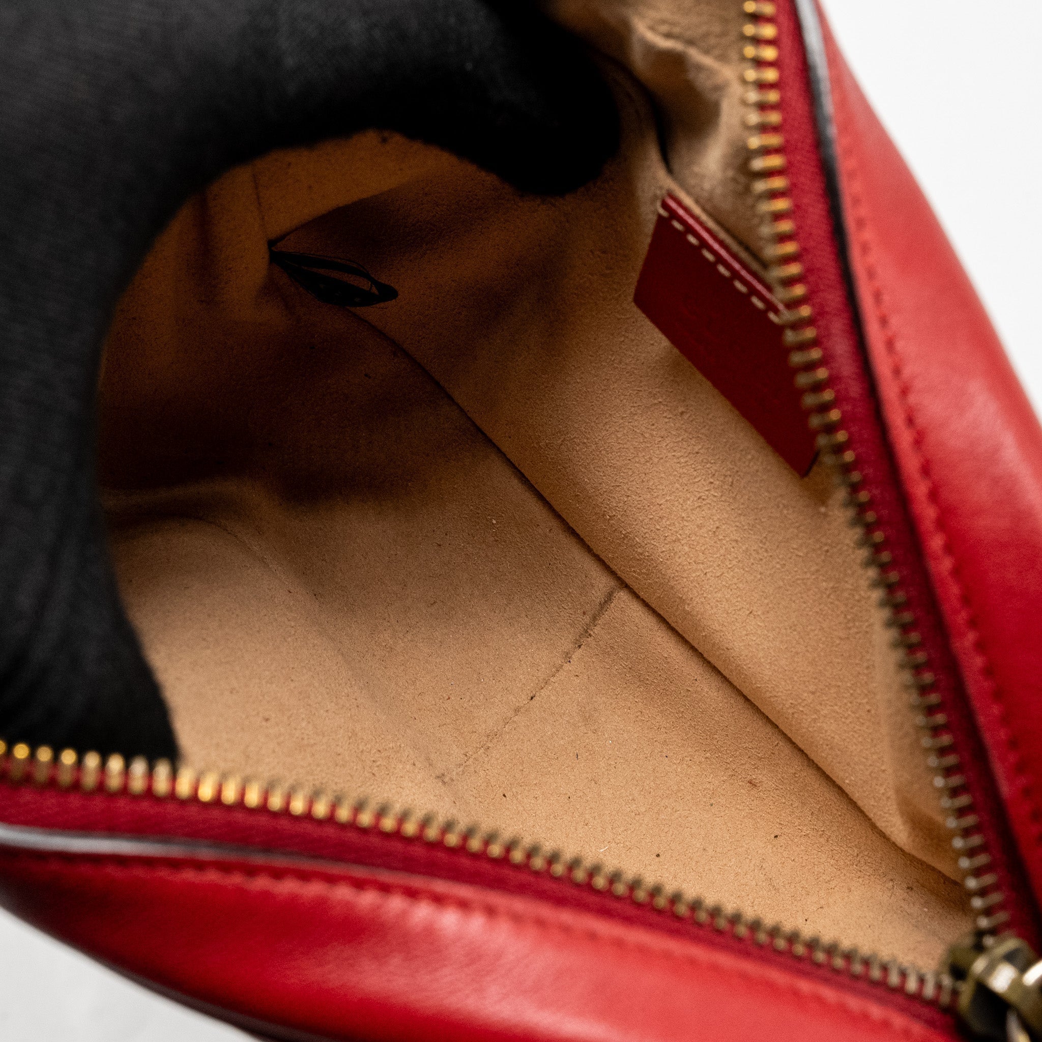 gucci-gg-marmont-matelasse-camera-bag-red-leather-red-ghw