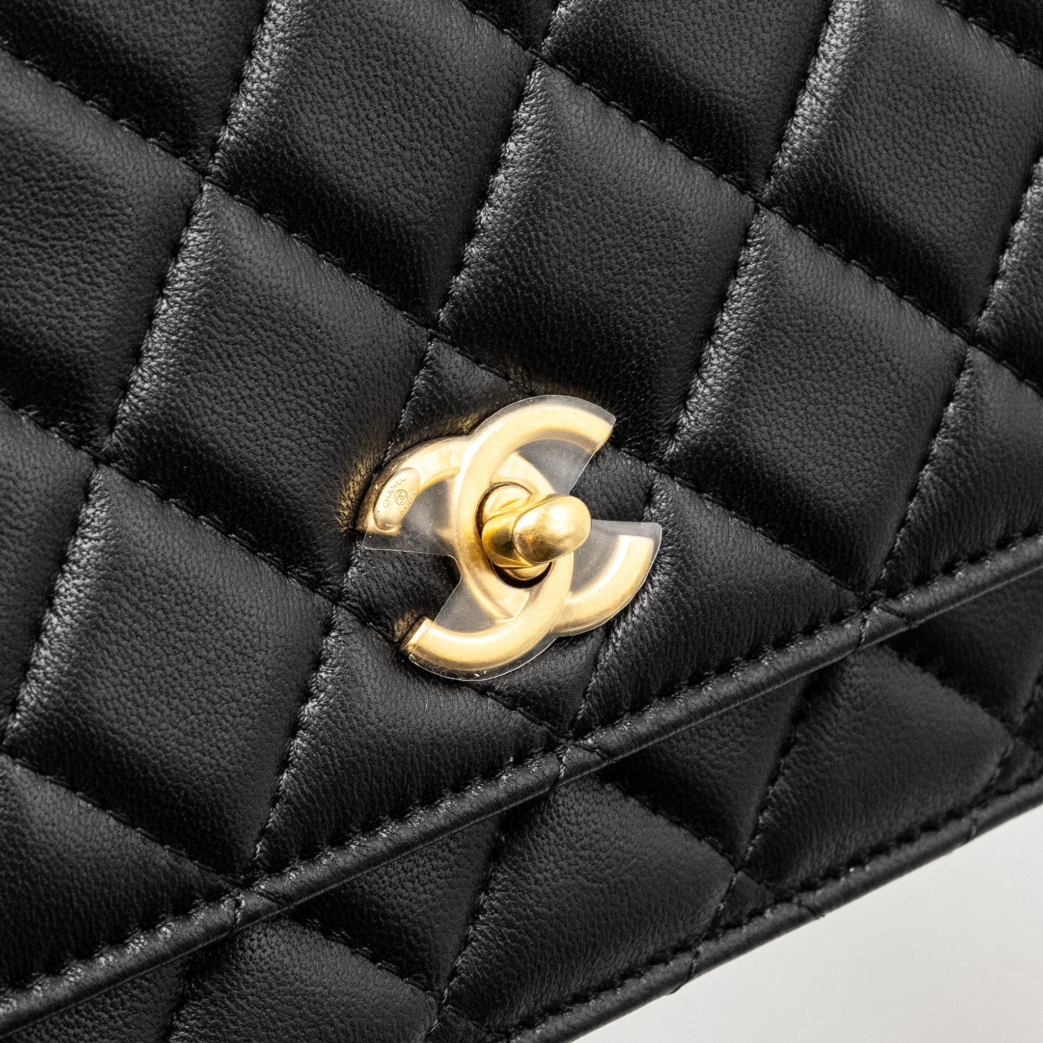 chanel-pearl-crush-wallet-on-chain-lambskin-black-ghw-microchip-14