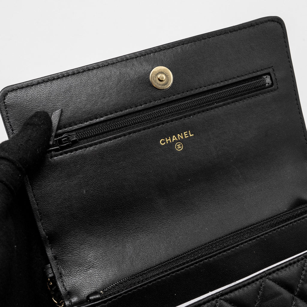 chanel-pearl-chain-wallet-on-chain-lambskin-black-lghwmicrochip